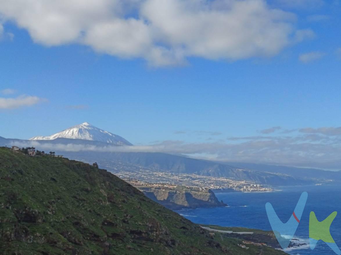 Descubre este impresionante apartamento en La Matanza de Acentejo, ubicado en la codiciada zona de Puntillo del Sol. Con un precio competitivo de  259.500 euros y una superficie construida de 83 m², esta propiedad ofrece espacios bien distribuidos que incluyen un amplio vestíbulo, actualmente usado como estudio, una gran habitación doble, con dos armarios cama y una bañera de diseño que conecta con la terraza privada, Cocina con barra americana. Salón comedor conectado a una terraza abierta a los mejores atardeceres de la isla. El baño cuenta con sauna de vapor, brindando un toque exclusivo a tu rutina diaria. Además,  opcionalmente se puede adquirir una plaza de garaje  lo cual es lujo para sus propietarios y da valor a la propiedad. En el aparcamiento exterior, el edificio cuenta con dos plazas para carga de coches eléctricos. Este edificio se caracteriza por su excelente cuidado y mantenimiento en todas sus áreas comunes; que te brinda la sensación de vivir de vacaciones en un ambiente tranquilo e ideal para quienes buscan calidad vida cerca del mar. Datos meramente informativos sin valor contractual. Impuestos y gastos de transmisión no incluidos en el precio de venta.