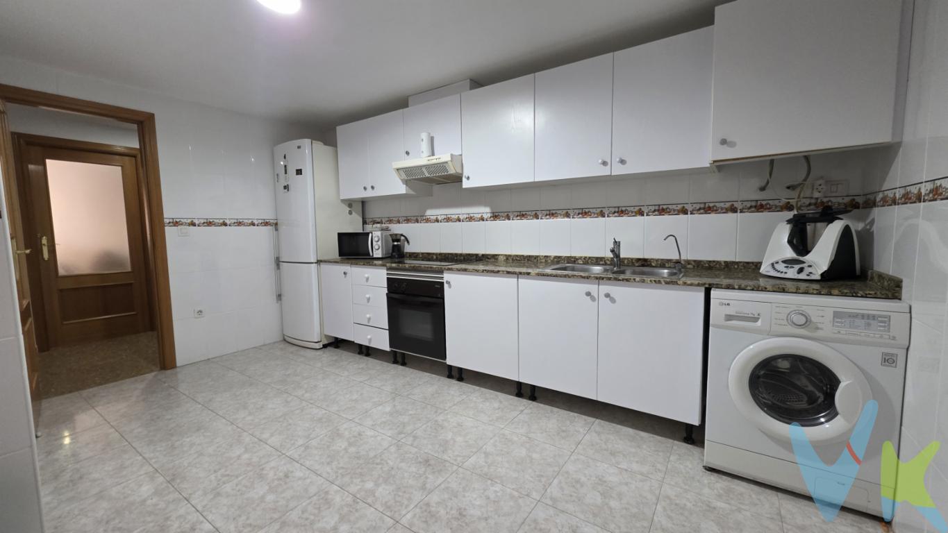  **Exclusiva Oportunidad de Vivienda en Faura: Espacioso Piso con Excelentes Conexiones**Descubra la posibilidad de adquirir un magnífico piso en la pintoresca localidad de Faura. Esta propiedad, con una superficie construida de 143 metros cuadrados y 110 metros útiles, se sitúa en la planta baja de un moderno edificio levantado en 2007. Su diseño y características están pensados para ofrecer la máxima comodidad y calidad de vida a sus propietarios.Este inmueble destaca por ofrecer un espacio amplio distribuyéndose en tres luminosas habitaciones, ideales para acomodar toda su familia o para obtener espacios adicionales como oficina o estudio. La distribución inteligente del piso permite que cada metro cuadrado esté al servicio de su bienestar, proporcionando estancias agradables y funcionales.El edificio dispone de ascensor, garantizando un acceso fácil y cómodo a la vivienda. Esta característica es especialmente conveniente cuando se transporta la compra, cochecitos de bebé, o simplemente para asegurar la comodidad de personas con movilidad reducida. La presencia de un garaje es un valor añadido significativo. En una zona donde el aparcamiento puede suponer un desafío, disponer de una plaza de garaje es un lujo que eleva la tranquilidad y confort de sus residentes.Ubicado en una de las mejores zonas de Faura, esta vivienda ofrece el privilegio de contar con diversas conexiones de transporte cercanas. La proximidad de la estación de tren facilita desplazamientos rápidos y cómodos a otras localidades cercanas o a grandes ciudades. Del mismo modo, la cercana parada de autobús proporciona otra valiosa opción de transporte, haciendo que los desplazamientos diarios sean mucho más manejables y eficientes.Su entorno residencial es tranquilo, ofreciendo un ambiente seguro y apacible para toda la familia. Sin embargo, esto no compromete su proximidad a servicios esenciales como colegios, supermercados, y áreas recreativas. La ubicación estratégica de este piso hace posible disfrutar de una vida relajada sin renunciar a la conveniencia.La vivienda está lista para ser habitada, esperando a que aporte su toque personal para convertirla en el hogar de sus sueños. Las dimensiones generosas permiten una decoración versátil y personalizada, adaptándose a diferentes necesidades y estilos de vida.Convierta este espacioso piso en su próximo hogar y benefíciese de todas las facilidades que esta propiedad tiene que ofrecer. La combinación de su excelente ubicación, accesibilidad, tamaño, y características como el garaje y el ascensor, hacen de este piso una opción inigualable en el mercado de Faura.Programe una visita hoy mismo y descubra en persona este inmueble único. Aporte un nuevo comienzo a su vida con esta increíble oportunidad de inversión. La realidad supera con creces cualquier descripción, así que no retrase la oportunidad de encontrar el hogar que siempre ha deseado. Contáctenos y permítanos brindarle toda la información necesaria para tomar la mejor decisión para usted y su familia.Por mandato expreso del propietario, comercializamos este inmueble en exclusiva, por lo que garantizamos un servicio de calidad, un trato fácil, sencillo y sin interferencias de terceros. Por este motivo, se ruega no molestar al propietario, a los ocupantes de la propiedad, a los vecinos, o conserjes del edificio o urbanización si los hubiera. Muchas gracias por su comprensión. La oferta está sujeta a cambios de precio o retirada del mercado sin previo aviso. Este anuncio en su conjunto, incluyendo textos, fotos, imágenes o cualquier otro contenido del mismo, no es vinculante dado que la información es ofrecida por terceros y puede contener errores. Se muestra a título informativo y no contractual.Este inmueble se vende en cuerpo cierto y las medidas expuestas en el anuncio son aproximadas.Agencia Registrada con el N.º 00101 en el Registro Obligatorio de Agentes Inmobiliarios de la Comunidad Valenciana. Puede consultar en la web de la GVA.El precio del inmueble no incluye los honorarios de la agencia que ascienden al 3% del precio final del inmueble, ni los gastos de notaría y registro de la propiedad (que están sujetos a aranceles y varían dependiendo del precio de escrituración), ni los impuestos (que en la Comunitat Valenciana varían dependiendo del precio del inmueble y de las características personales del comprador