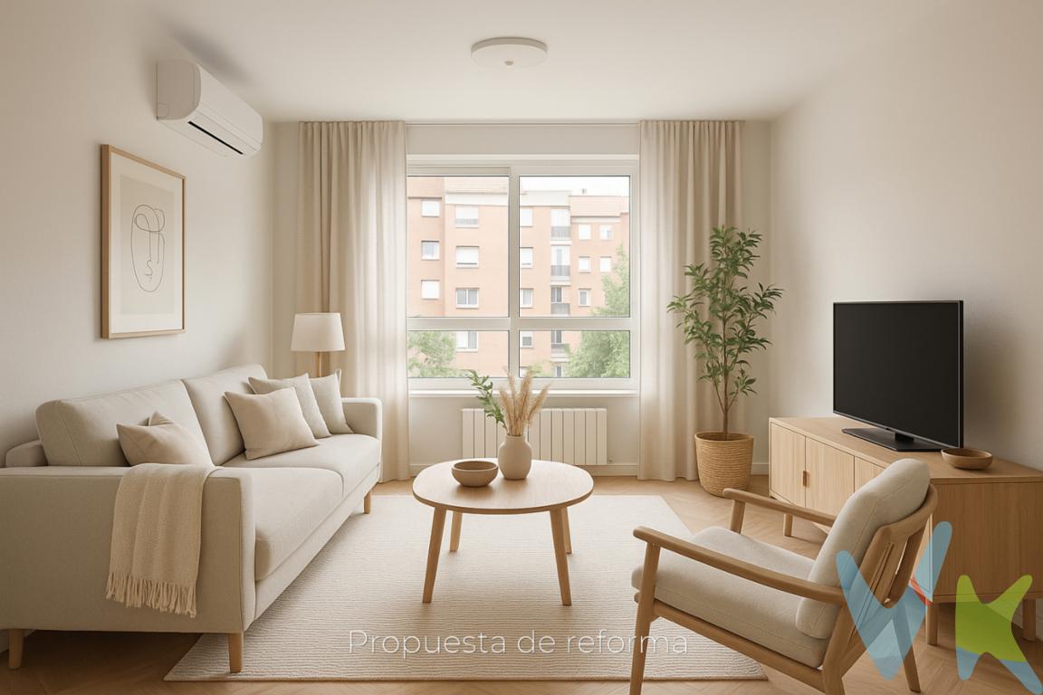 Piso en venta con plaza de garaje zona La Calzada.Presentamos una excelente oportunidad para adquirir un magnífico piso con plaza de garaje situado en el barrio de La Calzada, Gijón. Este inmueble ofrece la oportunidad de reformarlo a tu gusto.Este excepcional piso, construido en el año 1975, se encuentra en la tercera planta totalmente exterior excepto el baño. Con una superficie de 93 metros cuadrados construidos y 83 metros cuadrados útiles, el espacio ha sido diseñado cuidadosamente para ofrecer un ambiente hogareño y funcional que se adapta a cualquier estilo de vida.Compuesto por tres habitaciones muy luminosas, cada una de ellas proporciona un refugio personal y privado, ideal para el descanso o el estudio. La disposición de las habitaciones garantiza la entrada de luz natural durante todo el día, aportando calidez y luminosidad a cada rincón del hogar.El salón, de tamaño considerable, se presta a múltiples posibilidades de decoración, siendo el espacio perfecto para momentos de convivencia o relajación.La cocina independiente con gran capacidad de almacenaje.Baño completo con plato de ducha.Orientación Sur Este.Calefacción de gas.Necesita reforma.El edificio dispone de ascensor con lo que asegura un fácil y cómodo acceso al piso, sin importar la cantidad de compras que lleve consigo. Este detalle es un gran valor añadido para aquellos que buscan conveniencia y fácil movilidad.Un punto destacable de esta propiedad es su plaza de garaje 10 m2 privada, proporcionando no solo un espacio seguro para su vehículo sino también un valioso recurso en una ciudad como Gijón. La facilidad de aparcamiento añade una capa adicional de tranquilidad en la vida cotidiana.La ubicación del inmueble es sencillamente inmejorable. Situado en La Calzada, uno de los barrios más tradicionales y con carácter propio de Gijón, ofrece una gran variedad de servicios a sus residentes. La extensa oferta en comercio local, colegios, parques y centros de ocio asegura que todo lo que necesita esté a su alcance.A tan solo 8 minutos caminando de la preciosa playa del Arbeyal, Club de Natación Santa Olaya y 10 minutos de Carrefour y Cine Yelmo Ocimax.La conectividad desde esta ubicación es óptima. Con paradas de bus próximas al edificio, el transporte público facilita la movilidad dentro de Gijón. Además, la cercanía a la estación de trenes a tan solo10 minutos caminando amplía las opciones para desplazarse fuera de la ciudad, ya sea por motivos de trabajo o placer.En resumen, este piso representa una oportunidad incomparable para establecerse en un verdadero hogar en Gijón. Cuenta con todas las características necesarias para una vida confortable y plena. La mezcla única de espacio, funcionalidad, ubicación y servicios cercanos hacen de este inmueble una opción difícil de superar.No deje pasar la ocasión de visitar esta propiedad. Conviértala en su próximo hogar y disfrute de la calidad de vida que ofrece La Calzada. Si desea más información o concertar una visita, no dude en ponerse en contacto. Su nuevo hogar en Gijón le está esperando con los brazos abiertos. 