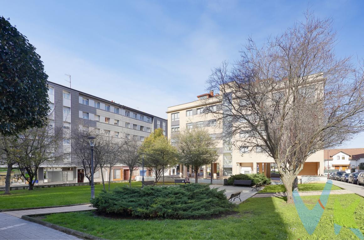  Se presenta una excepcional oportunidad de adquirir un magnífico piso en la deseada zona de El Coto, en Gijón. Este inmueble, ideal para familias que buscan comodidad, se encuentra a la venta. Con sus 67 metros cuadrados útiles y un total de 84.23 metros construidos, ofrece un espacio confortable y bien distribuido que se ajusta a diversas necesidades, el piso está para reformar a su gusto.Situado en la tercera planta de un edificio con ascensor.La presencia de un trastero es un valor añadido que proporciona un espacio extra para el almacenamiento de pertenencias, optimizando así el uso del espacio habitable del piso. La proximidad a paradas de autobús facilita la conexión con el resto de la ciudad, mejorando aún más la accesibilidad y la comodidad del día a día.La ubicación es inmejorable. El Coto es una de las zonas más solicitadas de Gijón, conocida por su ambiente residencial tranquilo y sus buenas conexiones. En sus cercanías se encuentran todos los servicios indispensables: desde colegios y supermercados hasta centros de salud, aportando un valor adicional a la vida en este barrio. Este piso no solo es una excelente elección para residir, sino también una inversión segura a largo plazo, dado el atractivo del área y las características del inmueble. Las oportunidades de personalización y renovación también están presentes, permitiendo adaptar el espacio a los gustos y necesidades personales.Recomendamos encarecidamente visitar esta propiedad para apreciar verdaderamente todas las ventajas que ofrece. Es una ocasión que combina calidad de vida, excelente ubicación y todas las comodidades modernas esperadas en una vivienda contemporánea. Para más info o concertar visita, solo por tlf. De acuerdo con la ley, no se incluyen en el precio otros gastos o tributos que legalmente correspondan al comprador. El consumidor tiene derecho, conforme a la normativa vigente, a disponer de información y documentación adicional relativa al inmueble y condiciones de la compraventa, accesible en la sede física de la Agencia Sabugo, en Plaza del Carmen n.º 5 BJ, o a través del correo electrónico: info@inmobiliariasabugo.com. La agencia actúa exclusivamente como intermediaria en la operación. Cualquier compraventa y sus condiciones quedan sujetas en todo caso a la aceptación expresa del vendedor del inmueble y a la posterior formalización del correspondiente contrato. El presente anuncio tiene carácter meramente informativo; la información suministrada se corresponde con la disponible a la fecha de publicación, pudiendo variar en función de las circunstancias o actualizaciones legales, contractuales y fiscales.