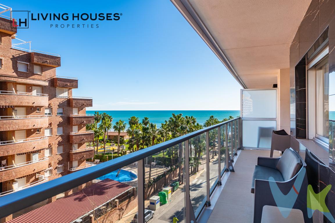 Te presentamos una exclusiva oportunidad de adquirir un magnífico apartamento en la codiciada zona de Marina d\'Or, ubicada en Oropesa del Mar-Orpesa. Este inmueble representa el perfecto equilibrio entre confort, elegancia y ubicación privilegiada, ideal para quien busca una propiedad de ensueño a pocos pasos del mar.Este apartamento en venta dispone de dos acogedoras habitaciones, ofreciéndote un refugio íntimo con todas las comodidades modernas. Los 62 metros útiles y 84 metros construidos se distribuyen de manera eficiente, asegurando espacios amplios y luminosos. Ubicado en la cuarta planta de un edificio de reciente construcción, finalizado en 2020, este hogar se presenta como una opción inigualable para quien busca una residencia de calidad.La propiedad cuenta con un acceso cómodo mediante un ascensor, facilitándote el acceso a todas sus estancias. Además, la plaza de garaje te ofrece un espacio seguro para tu vehículo, una característica cada vez más apreciada en esta concurrida zona.Una terraza privada te abre paso a unas maravillosas vistas al mar, permitiéndote disfrutar de espectaculares amaneceres y atardeceres sin necesidad de salir de casa. Este es el lugar perfecto para relajarte con un café por la mañana o para compartir cenas al aire libre en las cálidas noches de verano.La atractiva piscina comunitaria es un añadido magnífico para quien desea refrescarse o disfrutar del sol en los calurosos días de verano, sumando un valor incalculable a la propiedad. Vivir aquí significa tener acceso a un oasis privado de tranquilidad y bienestar.La cercanía de la estación de tren y de diversas paradas de autobús te ofrece una conectividad excepcional, facilitándote los desplazamientos a cualquier parte del país y potenciando el atractivo del inmueble para visitantes de todas partes. Esta ubicación estratégica te garantiza una comunicación efectiva, tanto para el viajero habitual como para los que desean explorar las maravillas de la región.El apartamento se presenta completamente amueblado y equipado con electrodomésticos modernos, una ventaja incomparable que minimiza preocupaciones y añade confort inmediato a tu nueva vida. Instalarte no representará ningún esfuerzo, ya que cada detalle ha sido cuidadosamente cuidado y preparado para el disfrute de la vivienda.Considerar esta propiedad es una decisión acertada para quien busca calidad de vida, sofisticación y estilo en un entorno privilegiado. Cada rincón del apartamento ha sido diseñado para maximizar su potencial, prometiendo mucho más que una simple residencia.Invitamos a quien busca invertir sabiamente en un hogar que ofrezca no solo un lugar donde vivir, sino un estilo de vida enriquecedor y gratificante, a visitarlo. Esta es una invitación a experimentar de primera mano todas las maravillas que ofrece este exclusivo apartamento.No dejes pasar la oportunidad de visitar este apartamento extraordinario. Ambas habitaciones, junto con las vistas al mar y las instalaciones de primera calidad, aseguran que esta propiedad no permanecerá en el mercado por mucho tiempo. Reserva tu visita hoy mismo y descubra tu futuro hogar en este paraíso al lado del mar.--------------------------------------Agencia inmobiliaria en Oropesa del mar si quieres comprar o vender casas pisos o locales en la comunidad Valenciana con oficina en Oropesa del Mar, Castellón. Para mayor seguridad en la compraventa, todas nuestras viviendas poseen FICHA DE CERTIFICACIÓN DE INMUEBLES registrada por la Asociación de Inmobiliarias de la Comunidad Valenciana ASICVAL. Antes de comprar o de entregar las arras, pida el Certificado de la vivienda para estar seguro y tranquilo sobre la situación legal, urbanística y de cargas de la misma. Los impuestos, gastos de notaría y registro no están incluidos en el precio de venta. 