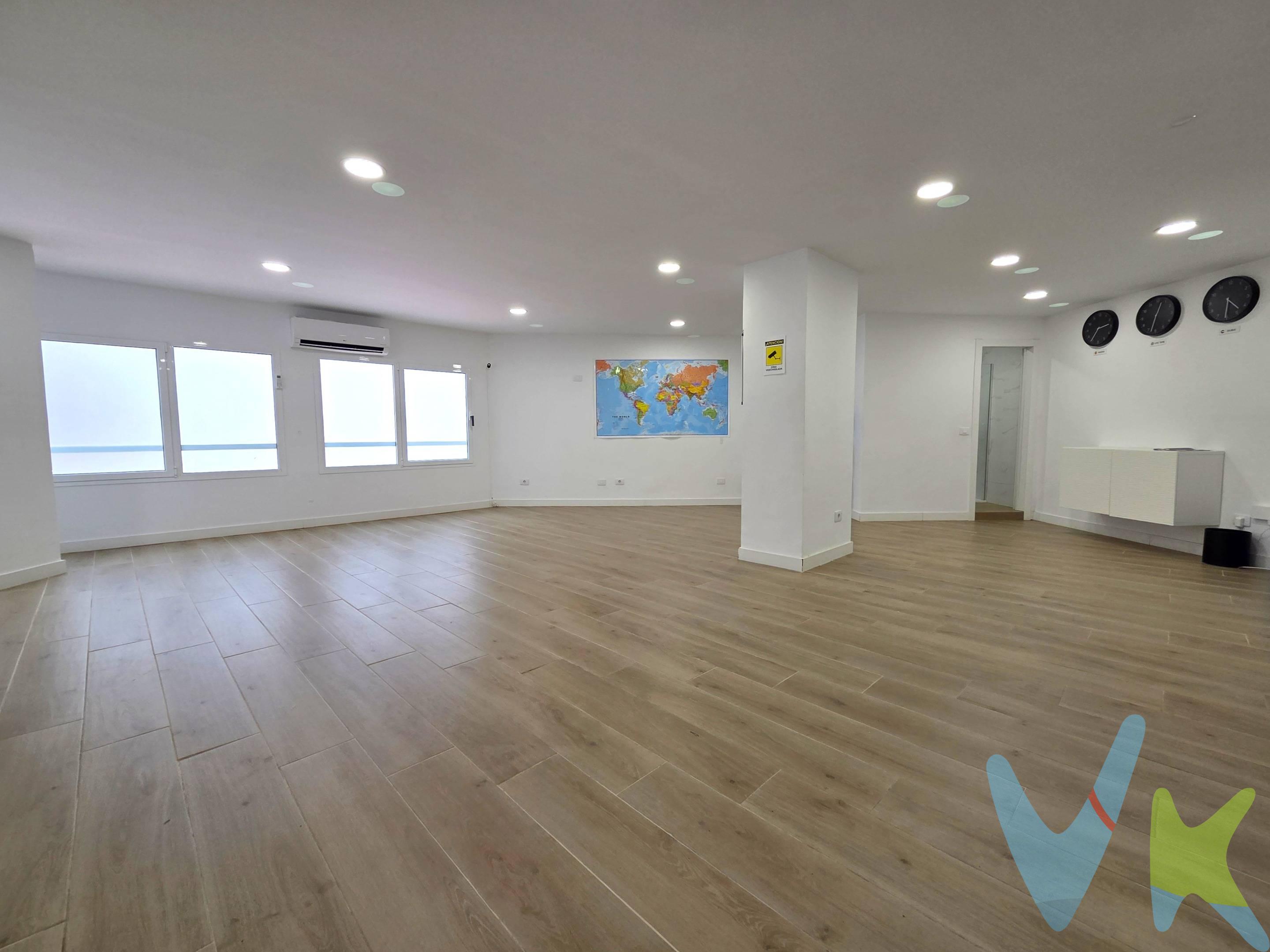 ¡APTA PARA RIC! . Estupenda oficina en venta o alquiler totalmente reformada en la Plaza de España, en el prestigioso Edificio Vigo, junto a la avenida Mesa y López, en la ciudad de Las Palmas de Gran Canaria. - Importe de venta: 149.500€. - Importe de alquiler: 780€/mes. El local se encuentra en una primera planta y está totalmente reformado, con techos e iluminación nuevas, suelos porcelánicos, baño con plato de ducha, ventanas oscilobatientes, aire acondicionado y zona donde instalar un pequeño office. El inmueble cuenta con 70 m2 construidos y está totalmente diáfano lo que permite adaptarse a cualquier necesidad y cuenta con baño con plato de ducha, siendo esto una ventaja excepcional en este tipo de inmueble. Se encuentra situada en la principal zona comercial de la ciudad de Las Palmas de Gran Canaria, la avenida Mesa y López, junto a la Plaza de España y muy cerca de la Playa de las Canteras. Su ubicación céntrica y el estar situada en una zona comercial privilegiada hace que esta oficina sea perfecta para aquellos que buscan establecerse en una ubicación clave y con fácil acceso a todas las comodidades y servicios de la ciudad como parking, restaurantes, notaría, tiendas, colegios, farmacias, centro comercial El Corte Inglés, supermercados, centros de salud. etc. Además, está bien comunicado con diferentes líneas de guaguas para facilitar el acceso tanto de clientes como de empleados. ¡Contáctanos para más información y organizar una visita!. Información adicional en caso de venta: el precio de venta no incluye gastos de notaría, registro e impuestos asociados. Los datos proporcionados son orientativos y podrían estar sujetos a errores u omisiones involuntarias. Información adicional en caso de alquiler: se requieren 2 meses de fianza. Los gastos de agua y luz no están incluidos en el precio de la renta mensual.Los honorarios de la inmobiliaria son de una mensualidad y a pagar por el arrendatario. Los datos expuestos son meramente orientativos y se encuentran sujetos a errores u omisiones involuntarias.