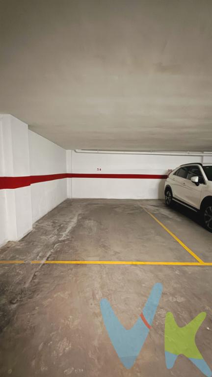 La inmobiliaria ofrece tres plazas de garaje situadas en una de las principales avenidas de Puerto de Sagunto, con acceso cómodo, zona consolidada y excelente ubicación.1 plaza de 19 m² (VENDIDA)2 plazas de 12 m² DISPONIBLESPrecio: 12.000 EUR cada unaVentajas:- Fácil acceso y maniobra - Ubicación estratégica cerca de comercios y servicios - Ideal tanto para uso propio como inversión rentable No dejes que se te escape esta oportunidad de aparcar seguro y cómodo en pleno centro de Puerto de Sagunto.