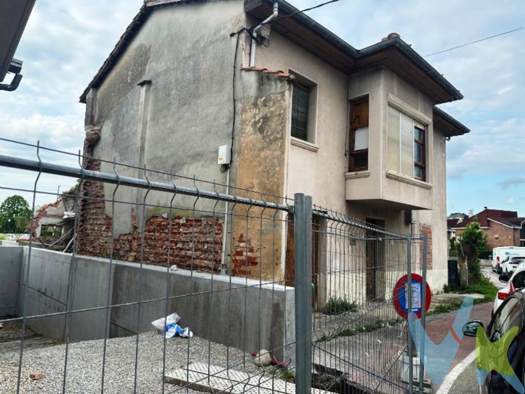 Se vende casa individual en Miravalles-Torrelavega. Ubicada en una zona tranquila y bien comunicada. La vivienda requiere reforma integral, lo que la convierte en una excelente oportunidad para diseñar tu hogar desde cero o como inversión.La estructura es de hormigón, sólida y con muchas posibilidades. El tejado fue renovado hace 10 años, lo que supone una base importante.Dispone de una edificabilidad de 351 m² junto con una cuadra anexa que se podría derribar para habilitar un patio o jardín privado perfecto para disfrutar del exterior.Un proyecto con muchas opciones en una ubicación estratégica muy cerca del centro de Torrelavega pero con la tranquilidad de una zona residencial.Pídenos más información y ven a verla!!Gastos e Impuestos no incluidos en el precio. Compra sujeta a ITP. El comprador se hará cargo de los costes de la escritura e inscripción en el Registro de la Propiedad.Más información sobre transparencia, impuestos, gastos y condiciones de compraventa en nuestra web www.activanorte.com