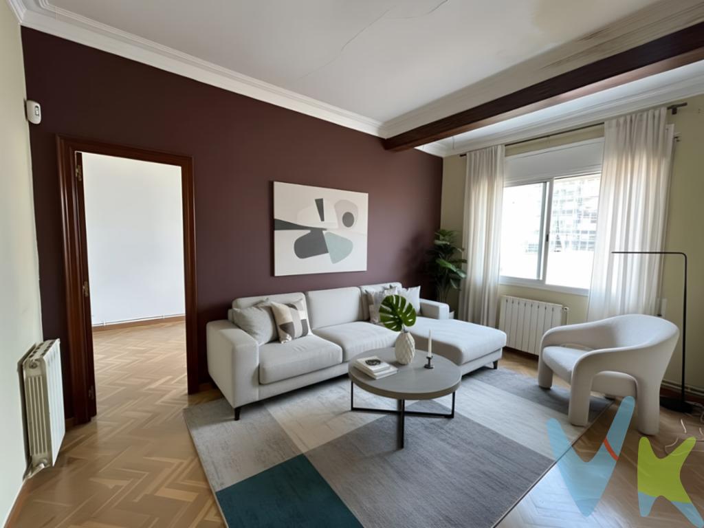 ¡Gran oportunidad en Horta-Guinardó! Piso con vistas a la Sagrada Familia y muchas posibilidades de reforma¿Buscas un piso con carácter y potencial en una de las zonas con más encanto de Barcelona? Te presentamos esta vivienda situada en el distrito de Horta-Guinardó, a tan solo unos pasos del Hospital de Sant Pau y con espectaculares vistas a la Sagrada Familia.Ubicada en una finca con ascensor, esta propiedad destaca por su amplitud, luminosidad y distribución versátil. Actualmente cuenta con 3 habitaciones amplias y luminosas, que reciben luz natural durante todo el día, lo que aporta una agradable sensación de bienestar y calidez en todos los espacios.El piso necesita actualización, lo que lo convierte en una excelente oportunidad para personalizarlo a tu gusto y crear el hogar que siempre has querido. Ideal tanto para vivir como para invertir en una de las zonas con más proyección de la ciudad.POSIBILIDAD DE PLAZA DE PARKING CERCA DEL PISO. PRECIO A CONSULTAR EN FINCAS EVA Características destacadas:Muchas posibilidades de reforma y redistribuciónUbicación inmejorable: junto al Hospital de Sant Pau, muy bien comunicado por transporte públicoFinca en buen estado con ascensorVistas despejadas a la Sagrada Familia3 habitaciones dobles muy luminosasUna vivienda con alma, lista para convertirse en tu nuevo proyecto de vida o en una inversión segura en Barcelona.¡No dejes pasar esta oportunidad y ven a visitarlo! 