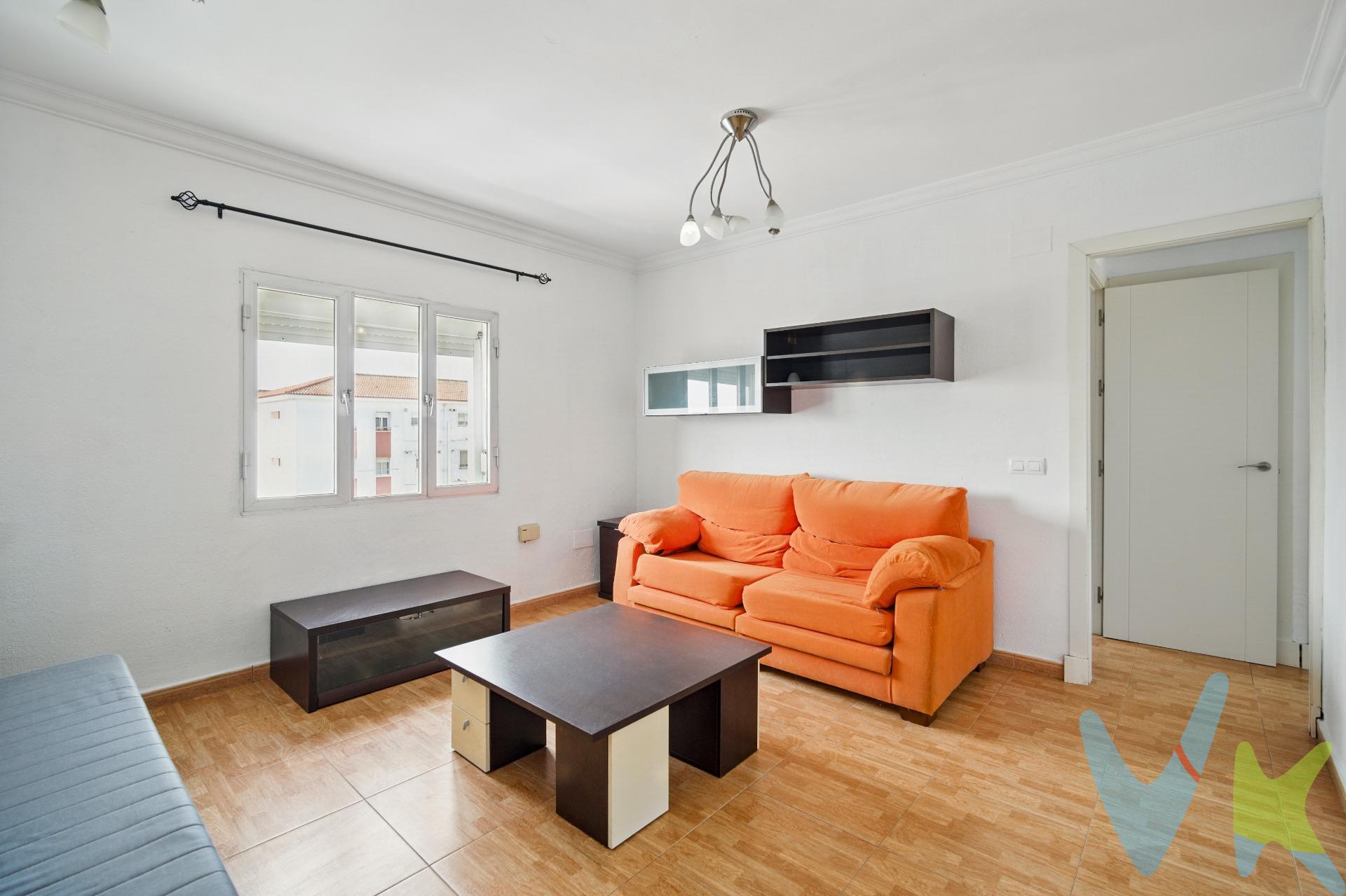 Presentamos este encantador piso ubicado en la zona de Fuente Amarga, Chiclana de la Frontera. Con una superficie total de 85 m², esta propiedad cuenta con tres amplias habitaciones y un baño completo, perfecta para familias que buscan comodidad y funcionalidad. El inmueble se ofrece totalmente amueblado y listo para entrar a vivir desde el primer día. Su cocina equipada es ideal para disfrutar del arte culinario en compañía familiar o con amigos. La carpintería interior está realizada en madera aportando calidez al ambiente; mientras que las ventanas exteriores son de aluminio garantizando aislamiento acústico y térmico. Con orientación sur, el piso goza de luminosidad durante todo el año gracias a su ubicación estratégica como esquina dentro del edificio. Entre los extras destacan sus muebles incluidos proporcionándole un toque acogedor inmediato además del acceso cercano a servicios esenciales: autobuses locales, centros médicos cercanos así como colegios e institutos reconocidos por su calidad educativa. Los alrededores también ofrecen parques ideales donde poder disfrutar momentos al aire libre junto a zonas infantiles diseñadas específicamente pensando en los más pequeños.Hay supermercados próximos ofreciendo gran facilidad ante cualquier necesidad cotidiana.Reserve ya una visita sin compromiso! Precio competitivo: €118990. . Comercializamos este inmueble en exclusiva, lo que le garantiza el acceso a toda la información y un servicio de calidad. En cumplimiento del Decreto de la Junta de Andalucía 218/2005 del 11 de Octubre, se informa al cliente que los gastos notariales, registrales, ITP y otros gastos inherentes a la compraventa no están incluidos en el precio. Igualmente disponemos del Documento Informativo Abreviado de la Propiedad (D.I.A) , y de un Seguro de Caución para garantizar las cantidades entregadas a nuestra Agencia en concepto de Reserva y/o Arras.