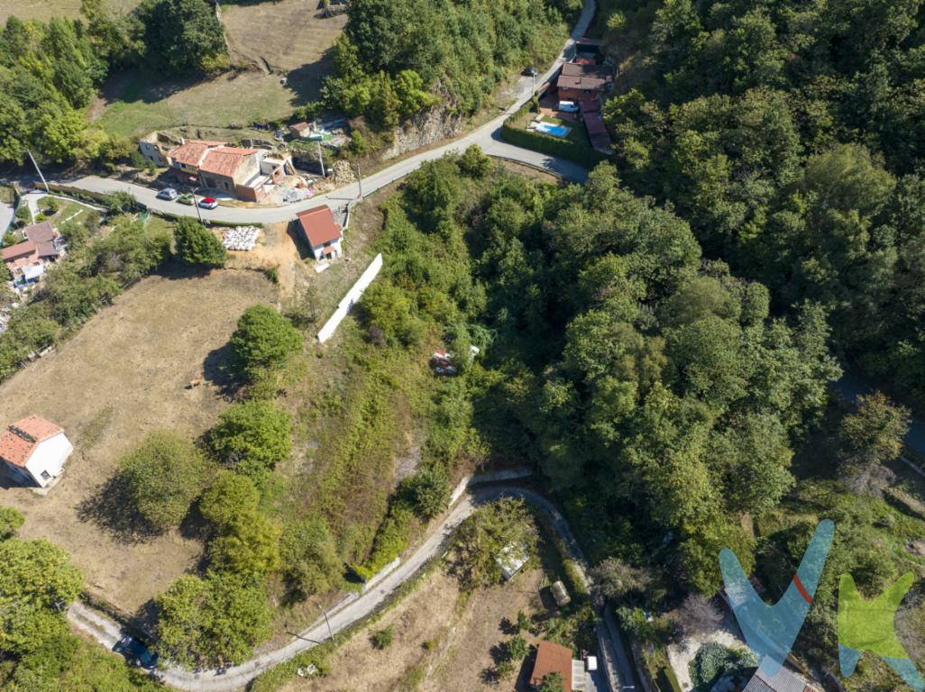 ¡Tu rincón en la Asturias más auténtica! Se vende esta finca rústica en pleno corazón de la montaña asturiana, en el concejo de San Martín del Rey Aurelio, un lugar donde la naturaleza, la tranquilidad y las tradiciones de siempre se mantienen vivas. En total, son 1.659m².  Un espacio perfecto para quienes sueñan con un proyecto rural, dedicarla a cultivo, tener un pequeño huerto, disfrutar de un refugio privado en plena naturaleza o incluso explorar ideas como turismo rural o actividades sostenibles. Rodeada de montañas verdes, paisajes espectaculares y aire puro, esta finca te ofrece la paz del campo sin renunciar a la comodidad, ya que está a poca distancia de pueblos con todos los servicios. Si buscas invertir en tierra, vivir la esencia de Asturias y tener tu propio espacio en un entorno único, esta es tu oportunidad. Llámanos y ven a conocerla, seguro que te enamorarás de ella.