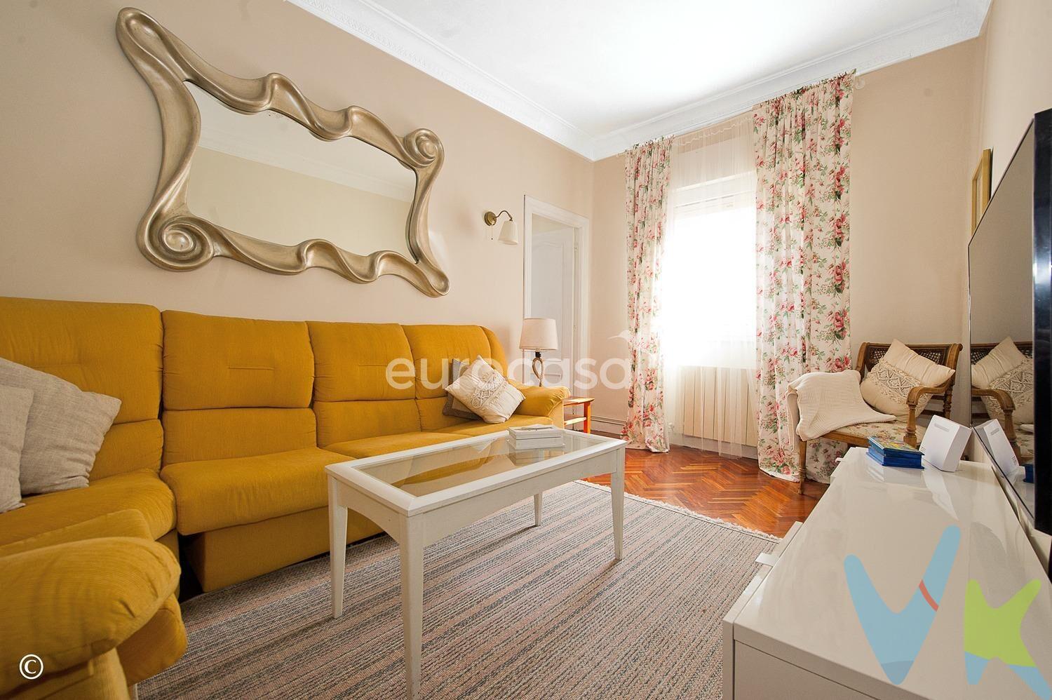 TU NUEVO COMIENZO EMPIEZA HOY. Si buscas una vivienda cómoda, luminosa y con todo al alcance de la mano, ésta es tu oportunidad. Situada en la calle San Celedonio, en pleno centro de Santander y a escasos metros de la animada zona de Puertochico, tendrás todos los servicios a tu alrededor: colegios, tiendas, transporte, ocio.. ¡una ubicación inmejorable!. Esta vivienda, toda exterior, te ofrece el espacio y la luz que necesitas para vivir a gusto en familia. Cada rincón será especial y se convertirá en hogar desde el primer momento. Tiene una distribución pensada estratégicamente para toda la familia. Cuenta con amplio y luminoso salón, cocina espaciosa y equipada, baño con ventilación natural y práctico plato de ducha. Finalmente, tres habitaciones donde la principal cuenta con armario empotrado, ideal para tenerlo todo bien organizado. Las otras dos habitaciones son perfectas como zona de descanso, cuarto de juegos o incluso como tu despacho en casa. ¡Tú decides cómo aprovechar cada rincón!. El edificio dispone de ascensor, lo que añade aún más comodidad a tu día a día. En definitiva, es una vivienda pensada para disfrutar, para compartir momentos en familia y para vivir con tranquilidad en una de las mejores zonas de la ciudad.  ¿Convencido/a? Llámanos y ven a conocerla. Puede que estés a una visita de enamorarte de tu nuevo hogar. 