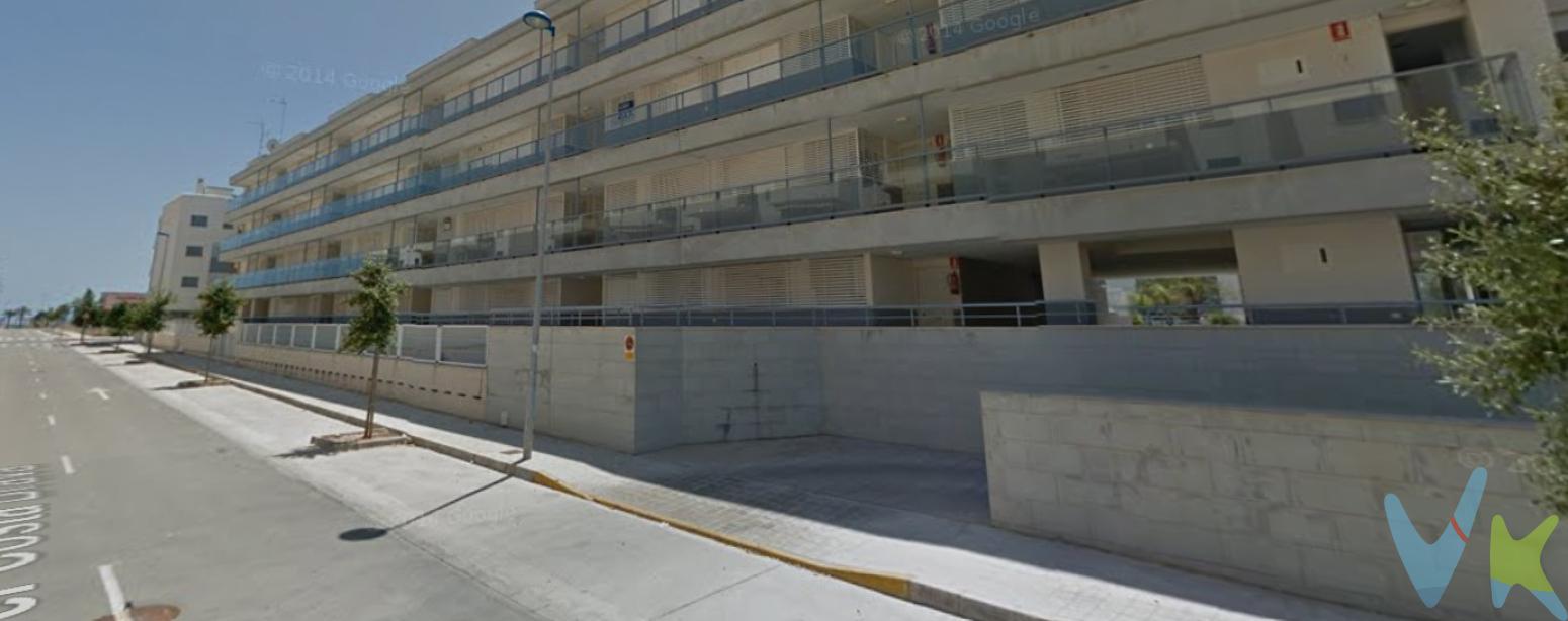 Se venden 3 amplias plazas de garaje situadas en el edificio de la calle Costa Brava 7, a tan solo unos pasos del paseo marítimo de Playa de Almenara. Ideal tanto para uso propio como para inversión.Precio por plaza: 10.000 EUR Se venden las 3 plazas conjuntamente (total: 30.000 EUR)Perfectas para residentes, veraneantes o como inversión para alquilar durante todo el año. ¡No dejes pasar esta oportunidad!Zona residencial con alta demanda en temporada estivalPuerta automáticaAcceso fácil y seguroSuperficie cómoda para coche mediano o grande