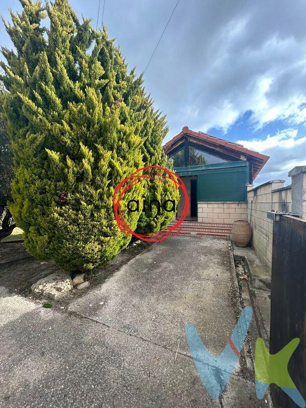 ¡EN VENTA FINCA RECREO EN NOAIN! ¡DISPONE DE PLACAS SOLARES! Ideal para quienes buscan un espacio tranquilo donde desconectar sin renunciar a la cercanía de la ciudad. La propiedad cuenta con una parcela de aproximadamente 500 m², perfectamente aprovechable, que combina zonas ajardinadas con espacio suficiente para diferentes usos como ocio, cultivo o reuniones familiares.
En la finca se encuentra una acogedora casa de campo, completamente acondicionada para su uso y disfrute. La vivienda dispone de cocina equipada, aseo, estufa que aporta calidez en los meses más fríos y termo para el suministro de agua caliente, lo que permite una estancia cómoda en cualquier época del año. Además, cuenta con un altillo que resulta muy práctico como espacio de almacenamiento adicional. 
En el exterior destaca un porche acondicionado, ideal para comer al aire libre, descansar o disfrutar del entorno con acceso directo al jardín. La parcela dispone también de toma de agua en el exterior, lo que facilita el mantenimiento de la zona verde o posibles cultivos. Como elemento adicional de seguridad, la propiedad cuenta con sistema de alarma.
Se trata de una finca muy versátil, perfecta tanto para uso personal como para inversión, ofreciendo múltiples posibilidades en un entorno tranquilo y bien comunicado.
INFORMACIÓN LEGAL A TENER EN CUENTA:
ℹ️ Los datos y superficies indicados son aproximados y tienen carácter meramente informativo, sin valor contractual.
El precio de venta no incluye impuestos ni gastos derivados de la transmisión. La compra conlleva impuestos y gastos de formalización para el comprador:

Impuesto I.T.P. (Impuesto de Transmisiones Patrimoniales 6% (Consultar condiciones concretas según circunstancias personales o régimen fiscal aplicable) 
Gastos de Notaría y Registro aproximadamente 1,5%, 
Gastos financieros si se contrata hipoteca.

Los honorarios de intermediación inmobiliaria corren a cargo del vendedor 
¡NO COBRAMOS HONORARIOS AL COMPRADOR!
