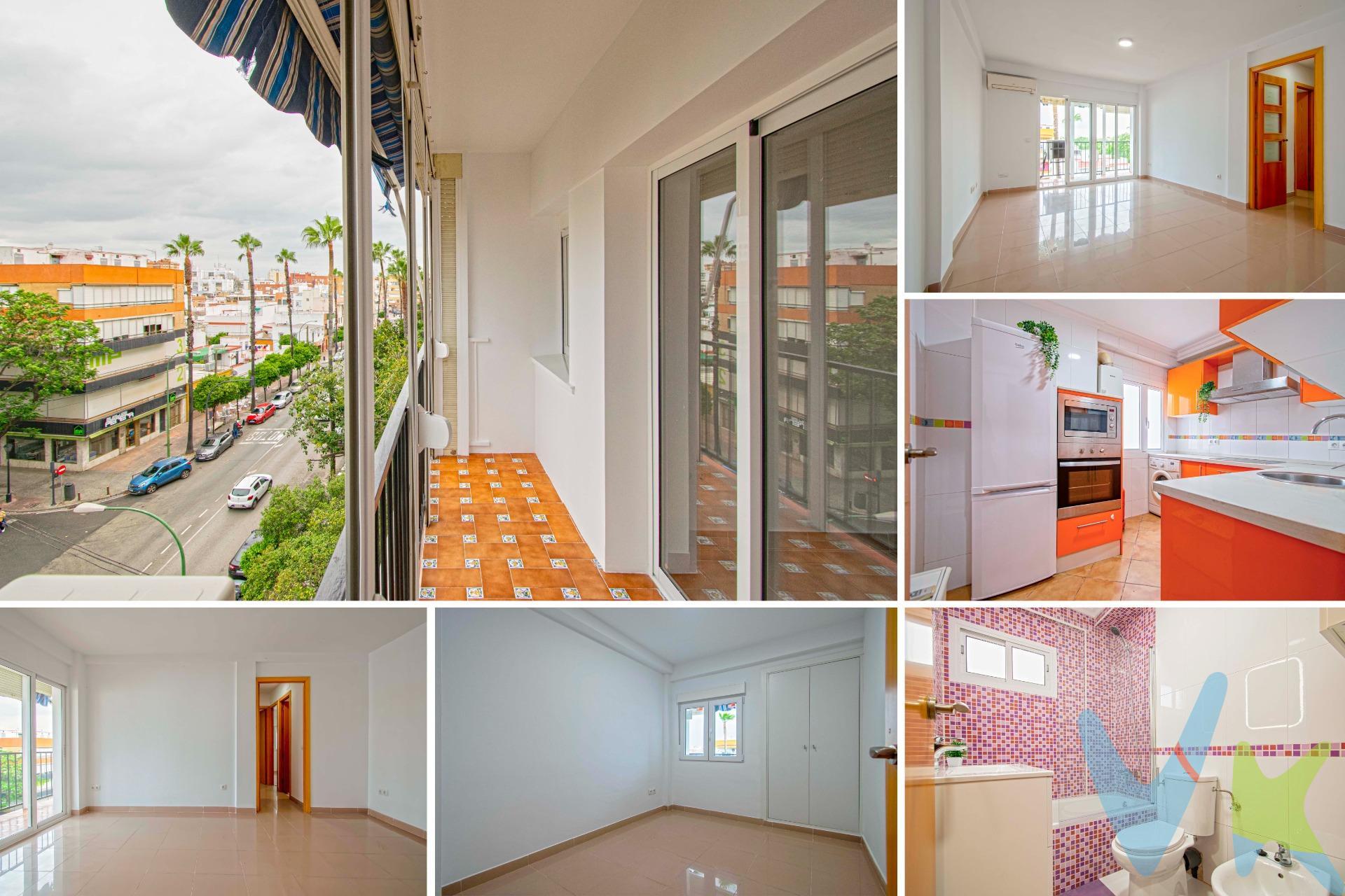 Magnífica oportunidad en el Cerro del Águila!!!!. Piso muy luminoso en 5ª planta con ascensor, ubicado en una de las mejores zonas del barrio. Consta de 3 dormitorios con armarios empotrados, un salón amplio con terraza independiente, baño y cocina. . El piso está completamente reformado de fontanería, electricidad, paredes, puertas, ventanas... . Una vivienda en una ubicación excelente y con todo lo necesario para tu comodidad. ¡No deje pasar esta oportunidad y contacte para más información!!!. . Informamos a nuestros clientes compradores que el precio de venta no incluye lo siguiente: Honorarios de la agencia inmobiliaria, Impuestos (I.T.P., I.V.A. o A.J.D., en su caso) ni otros gastos de la compraventa (gastos de Registro de la Propiedad, Notaría, Gestoría ni de posible Financiación). Documento D.I.A. a disposición del consumidor según Decreto 218/2005 Junta de Andalucía. . 