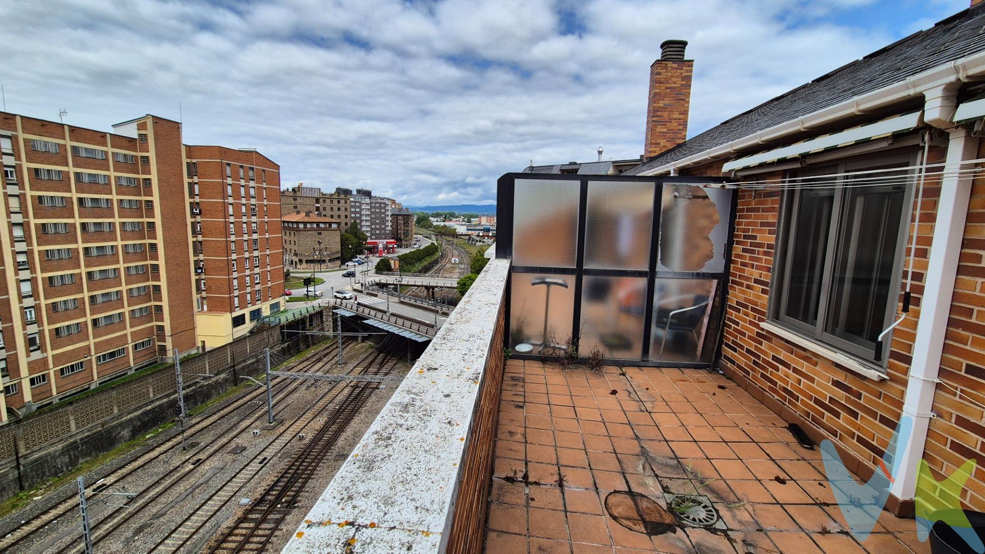 ¡Oportunidad única en el centro de la ciudad!. Se vende espectacular apartamento ideal para inversión. Ubicado en pleno corazón del centro, con acceso inmediato a comercios, transporte público, oficinas y todo tipo de servicios. Este inmueble destaca por su terraza impresionante, perfecta para disfrutar de momentos al aire libre o como espacio de ocio. Gracias a su ubicación estratégica, ofrece una alta rentabilidad tanto en alquiler turístico como residencial. Características principales:. Excelente ubicación en zona de alta demanda. Gran terraza con vistas despejadas. Distribución funcional y luminosa. Ideal para inversión o segunda residencia. No dejes pasar esta oportunidad. ¡Contáctanos para más información o para agendar una visita!