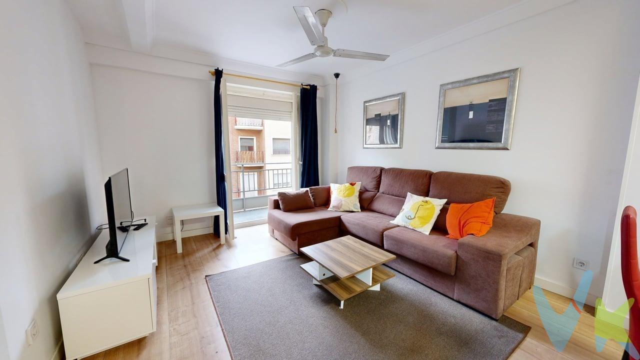 PISO LORENZO PARDO. ¡Descubre este encantador piso de 56 m² útiles, ideal para quienes buscan comodidad y estilo! Situado en una finca con ascensor, este hogar cuenta con dos acogedores dormitorios, perfectos para descansar después de un largo día. El salón, equipado con una moderna cocina americana, se convierte en el corazón del hogar, donde disfrutar de momentos inolvidables con amigos y familiares. Los dos balcones ofrecen vistas al exterior, llenando el espacio de luz natural y aire fresco. Imagina disfrutar de un café por la mañana mientras contemplas el bullicio de la ciudad. La calefacción individual a gas ciudad asegura un ambiente cálido y acogedor durante los meses más fríos. Además, el suelo de parquet y las ventanas de madera añaden un toque de elegancia y confort. Construido en 1967, este piso de segunda mano se encuentra en buen estado, listo para que lo personalices a tu gusto. La terraza es un espacio perfecto para relajarte o disfrutar de una cena al aire libre. No te pierdas la oportunidad de realizar una visita virtual 360º y explorar cada rincón de este maravilloso inmueble. Con una ubicación inmejorable y todas las comodidades necesarias, este piso es una excelente opción tanto para vivir como para invertir. ¡No esperes más y ven a conocer tu próximo hogar!. El precio indicado no incluye impuestos, gastos de notaría, registro y honorarios de intermediación. Anuncio no vinculante, puede contener errores. Anuncio no vinculante. Puede contener errores.