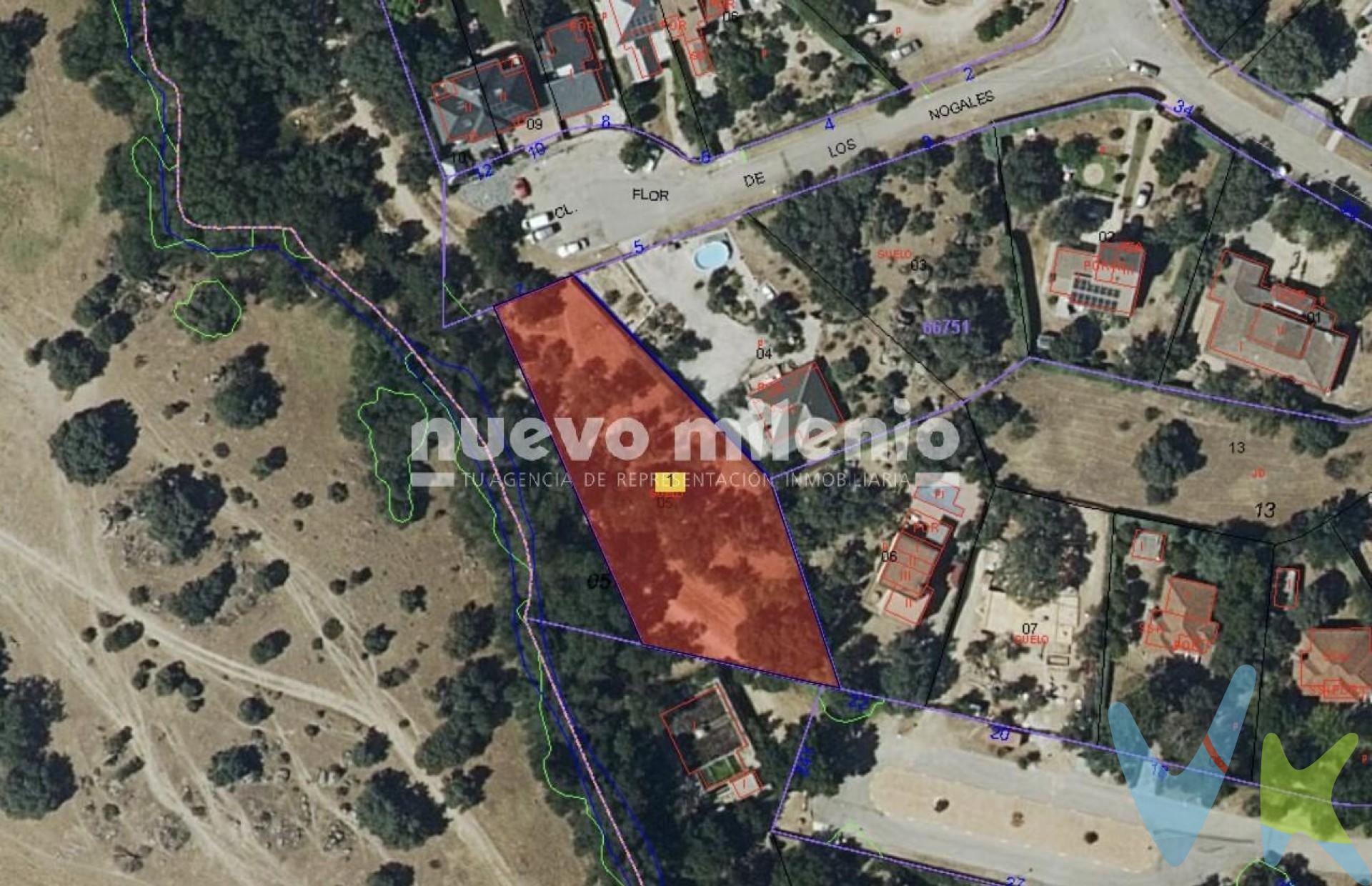 ¿Estás buscando el lugar perfecto para construir el hogar de tus sueños?. Te presentamos una exclusiva oportunidad en la urbanización Las Mojadillas, en Valdemorillo, un entorno privilegiado que combina la tranquilidad de la naturaleza con las comodidades de la vida urbana. 

Se trata de una estupenda PARCELA URBANA calificada para uso residencial unifamiliar, con una superficie de 1827 m2.

Ocupación máxima: 15% de la superficie de la parcela
Edificabilidad máxima: 0,20 m2/m2
Altura máxima de la edificación 6,50 metros, equivalentes a dos plantas.
Superficie máxima edificable:  365 m

Las condiciones de la venta establecen que el comprador deberá abonar un importe adicional fijo de 3000 € IVA incluido, sobre el precio publicitado.