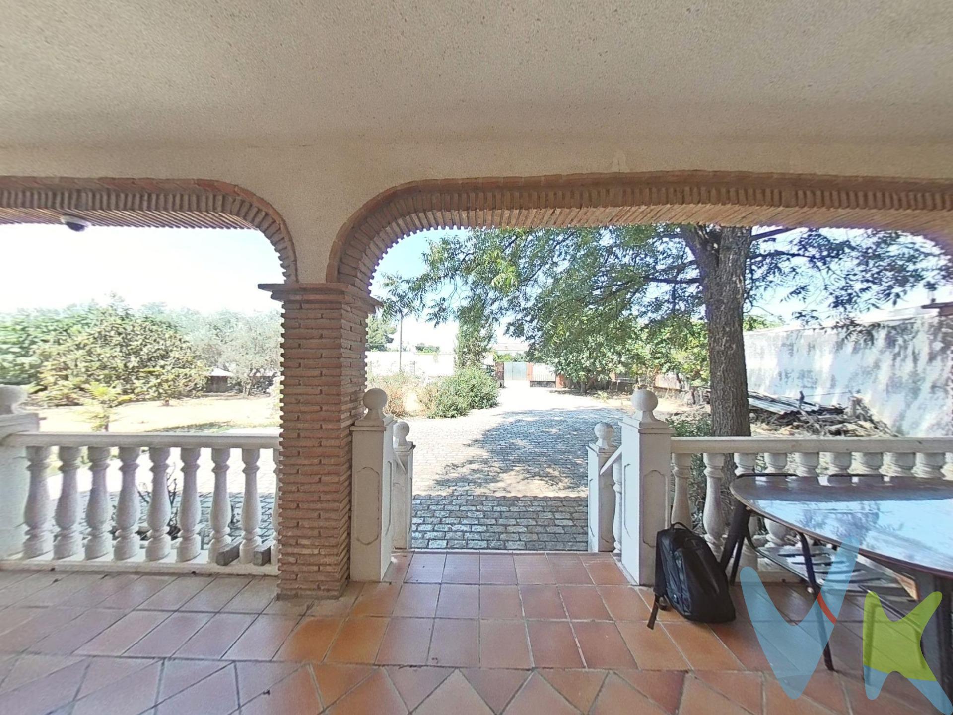 Descubre esta magnífica casa ubicada en la tranquila zona de Las Quemadillas, Córdoba. Con un precio atractivo de 225.000 euros, esta propiedad combina confort y naturaleza en un solo lugar. . La vivienda cuenta con una superficie construida de 174 m² y útil de 135 m² que incluyen tres amplios dormitorios dobles y un dormitorio sencillo ideal para huéspedes o como oficina. Además dispone de dos baños completos bien equipados. La parcela tiene 1882 m² donde podrás disfrutar del aire libre rodeado por árboles frutales que aportan frescura al entorno. Esta casa también ofrece una encantadora terraza perfecta para relajarse mientras contemplas las vistas panorámicas del área circundante. Situada dentro de urbanización segura, es el espacio perfecto si buscas tranquilidad. . La electricidad es Endesa y el agua de pozo. ¡No pierdas la oportunidad! Este hogar te espera. El comprador tendrá un coste adicional de un 2,5% más IVA del precio de venta final, por el servicio de gestión, asesoramiento y formalización del proceso de compra. Este importe no está incluido en el precio publicado en venta. INFORMACIÓN ADICIONAL. Para cumplir con la normativa vigente tenemos a disposición del cliente el Documento de Información Abreviada D. I. A. Los precios indicados pueden sufrir alteraciones sin previo aviso. Los GASTOS DE LA COMPRA serán según ley (Notaria, Registro e Impuestos) y no están incluidos en el precio señalado. 