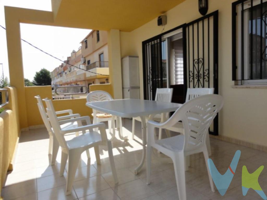 Ref. 1398 ¿ Quiere vivir a escasos metros del mar y a un precio irrepetible? En este magnifico apartamento te despertarán los primeros rayos del sol y la suave brisa del mar. .Oropesa del mar(castellon) a 50 metros de la playa de morro de gos. Orientacion norte. Apartamento amueblado distribuido interiormente en 2 dormitorios dobles con armarios empotrados, 1 baño, 1 aseo, salon-comedor, cocina americana, terraza de 16 m2, aire acondicionado, plaza de garaje. ..El precio de venta no incluye impuestos (i. V. A. O i. T. P. ), gastos de notaría, gastos de registro de la propiedad, gastos de tramitación de escrituras ni gastos de financiación (si se precisa). Consulte honorarios profesionales de agencia inmobiliaria.