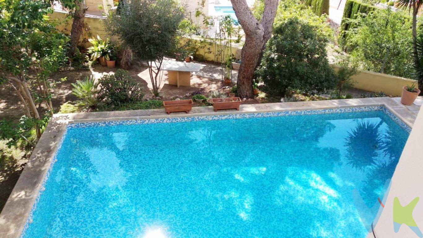 ¿Buscas un hogar espacioso, luminoso y lleno de confort en una zona exclusiva de Valencia? ¡Este chalet de 325 m2 en La Cañada, Paterna, es ideal! Un espacio diseñado para el confort y la vida en familia: Amplia superficie de 325 m2 distribuidos en 2 plantas y buhardilla, ofreciendo espacio y comodidad para toda la familia. 4 habitaciones espaciosas y luminosas, 2 baños completos y 1 aseo. Amplia cocina independiente, ideal para los amantes de la cocina. Espectacular salón comedor con chimenea, perfecto para crear un ambiente cálido y acogedor en los días fríos. Buhardilla diáfana con múltiples posibilidades de uso, como sala de estar, zona de juegos o estudio. Un exterior para disfrutar al máximo: Garaje para 2 coches, para mayor comodidad y seguridad de tu vehículo. Amplia piscina privada rodeada de un frondoso jardín con árboles, ideal para refrescarse en verano y disfrutar de momentos de ocio al aire libre. Jardín con gran variedad de árboles y plantas, creando un ambiente natural y relajante. Ubicado en la prestigiosa urbanización de La Cañada, un entorno tranquilo y familiar rodeado de naturaleza. Perfecto para familias que buscan un estilo de vida tranquilo y exclusivo, sin renunciar a la cercanía a todos los servicios necesarios. No dejes escapar la oportunidad de adquirir este chalet excepcional en La Cañada, Paterna, y vive en un entorno de lujo y tranquilidad. Agente de Intermediación Inmobiliaria registrado nº RAICV 0384. Todas las operaciones están garantizadas con Seguro de Responsabilidad Civil y con Seguro de Caución por las cantidades entregadas. **Superficie catastral. (Ref :2419 ), 499.000 EUR .  El precio anunciado no incluye gastos como impuestos, notaría, Registro de la Propiedad ni los honorarios de la agencia inmobiliaria. Este anuncio es meramente informativo y no vinculante.