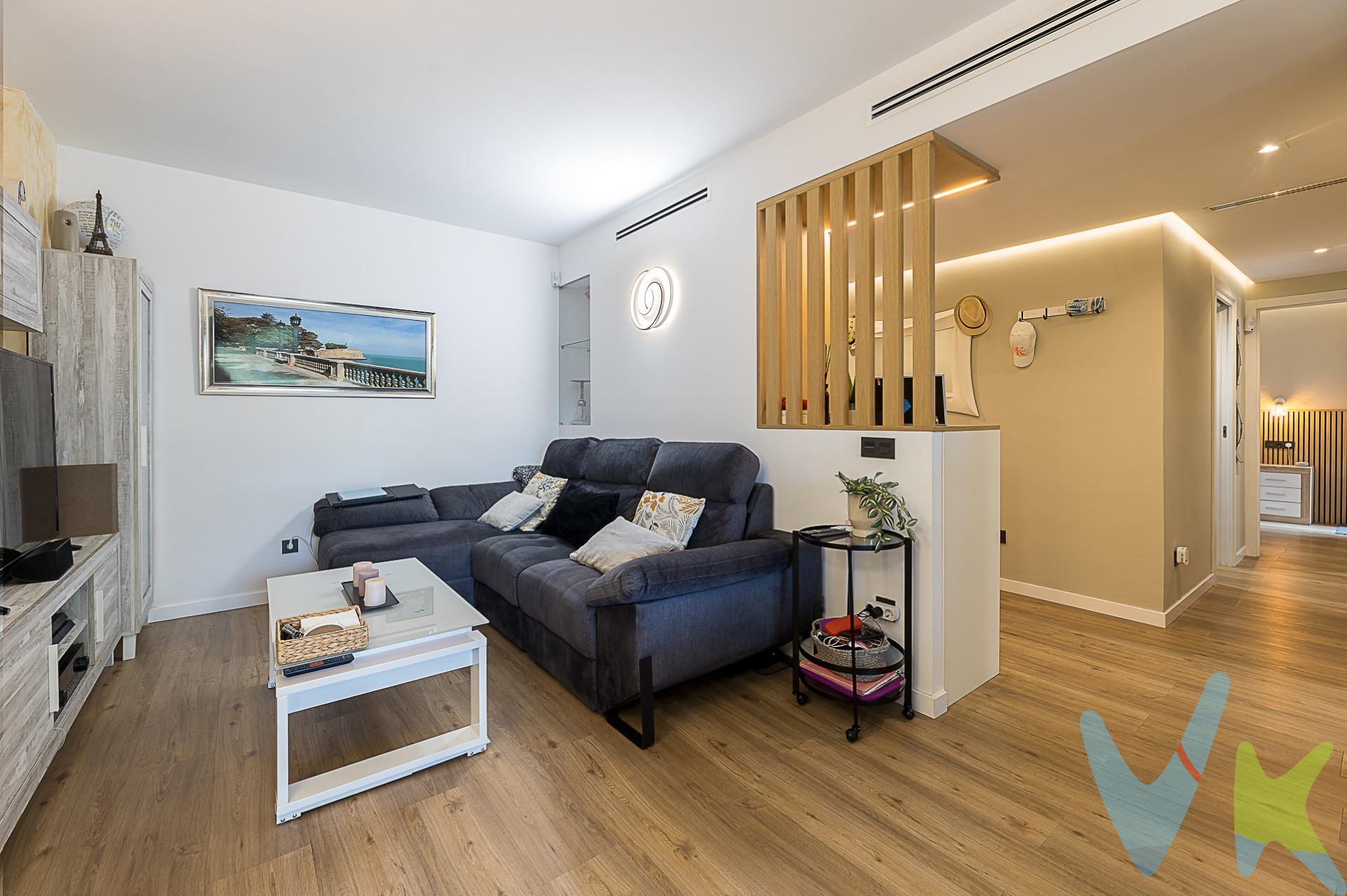 Ubicada en una zona residencial bien valorada por su entorno tranquilo y accesible, esta planta baja recientemente renovada ofrece una superficie construida de 115 m² y 88 m² útiles. La vivienda se distribuye en dos habitaciones dobles, dos baños completos, coladuría y una zona de día con acceso directo a una terraza privada de 30 m². Esta terraza, que incluye un porche de 8 m² y toldos motorizados, ha sido diseñada para disfrutar del espacio exterior durante todo el año. Además, la propiedad dispone de sistema de aire acondicionado por conductos. La propiedad se encuentra en una de las áreas más cuidadas dentro de Secar de la Real (Riskal), conocida por su planificación urbana, zonas verdes y ambiente familiar El complejo residencial cuenta con piscina comunitaria. Estas prestaciones complementan la funcionalidad del espacio interior y ofrecen un valor añadido al conjunto. En los alrededores se encuentran zonas verdes, espacios infantiles, hospitales, centros educativos de referencia y centros comerciales. La conexión con el resto de la ciudad es fluida tanto en vehículo privado como mediante transporte público. Incluye una plaza de aparcamiento y trastero. . Para más información o para concertar una visita, no dudes en ponerte en contacto con nosotros. *Este inmueble se comercializa mediante el sistema VentaPlus de ABSI (Agrupación Balear de Servicios Inmobiliarios) y Ia agencia comercializadora ha supervisado Ia documentación necesaria para Ia compraventa". *El precio de venta del inmueble es de 480.000€, que incluye los honorarios de la agencia inmobiliaria, que junto con el IVA correspondiente, pertenecen a los servicios contratados por la parte propietaria y no son facturados a la parte compradora. Dicho precio final es el resultado de un análisis de mercado, y no se ve incrementado por los servicios inmobiliarios. Tampoco incluye el impuesto de ITP o IVA correspondiente, cuyo porcentaje es del 9%, ni los gastos notariales, ni registrales, que se estiman orientativamente en una provisión de entre 2.000 y 3.000 euros, y que deberán ser abonados al firmar la correspondiente escritura pública, de acuerdo a las leyes legalmente aplicables. El porcentaje de los impuestos se calculan sobre el precio final de escritura pública y puede variar, en función de las subvenciones, ayudas, edad y otras circunstancias del contribuyente*