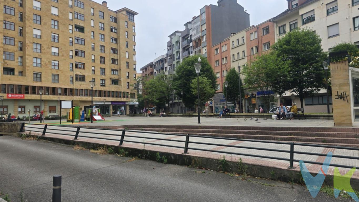  ¡Oportunidad única! Presentamos esta Plaza de garaje en venta ubicada en Calle Saavedra con calle Mieres, al lado de Plaza EuropaLa Plaza  ofrece un espacio amplio y bien distribuido, facilitando la maniobrabilidad y el estacionamiento sin complicaciones al encontrase en el Sótano 1Este espacio de estacionamiento es perfecto para aquellos que residen en la zona y necesitan una solución práctica para aparcar.Su proximidad a las principales vías de circulación convierte a este garaje en una base perfecta.Los gastos de comunidad son bastante bajos, haciendo de esta opción una oferta económica y eficiente en relación a su mantenimiento. No pierda la oportunidad de visitar este garaje y descubrir por sí mismo cómo puede satisfacer sus necesidades de estacionamiento en Gijón. Póngase en contacto con nosotros para concertar una visita y comprobar en persona las ventajas de este excelente espacio. ¡Esperamos su llamada!Honorarios de intermediación inmobiliaria a cargo del vendedor y honorarios de mediación inmobiliaria de 1.500,00 más IVA a cargo del comprador.Gastos e impuestos no incluidos en el precio. A título orientativo, en segundas transmisiones, el comprador abonará el Impuesto sobre Transmisiones Patrimoniales (ITP). Para consultar los porcentajes del ITP en Asturias puede hacerlo a través de la web oficial de servicios tributarios del Principado de Asturias https://sede.tributasenasturias.es/sites/sede/default/es_ES/Que-quieres-hacer/Transmisiones-Patrimoniales-y-AJD. La base imponible será el mayor valor entre precio de compraventa, tasación o valor de referencia catastral. Gastos de notaría y registro según aranceles variables según precio, número de copias y complejidad.El comprador escoge libremente notario. El vendedor asume la plusvalía y el resto de gastos son del comprador. Si se precisa hipoteca: Tasación, condiciones y costes bancarios según entidad elegida por el comprador; así como los gastos de gestoría y cualesquiera otros inherentes a la formalización de la compraventa. De acuerdo con la ley, no se incluyen en el precio otros gastos o tributos que legalmente correspondan al comprador.El consumidor tiene derecho, conforme a la normativa vigente, a disponer de información y documentación adicional relativa al inmueble y condiciones de la compraventa, accesible en la sede física de la inmobiliaria o de correo electrónico. La agencia actúa exclusivamente como intermediaria en la operación. Cualquier compraventa y sus condiciones quedan sujetas en todo caso a la aceptación expresa del vendedor del inmueble y a la posterior formalización del correspondiente contrato. El presente anuncio tiene carácter meramente informativo; la información suministrada se corresponde con la disponible a la fecha de publicación, pudiendo variar en función de las circunstancias o actualizaciones legales, contractuales y fiscales. 