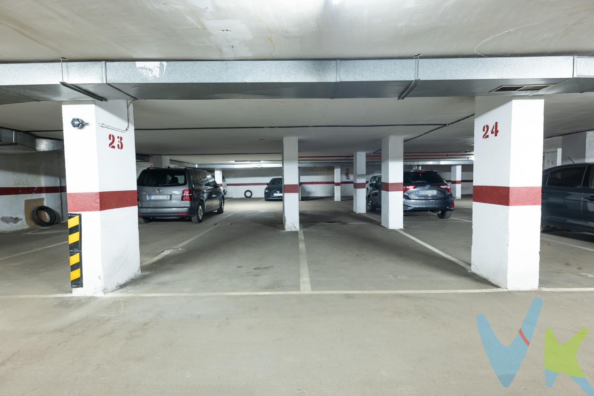 ¡Oportunidad única! Plazas de garaje en venta en San Isidro, Carabanchel. UROSA TARGET GROUP presenta 2* magníficas plazas de garaje en venta en una de las zonas con mayor crecimiento de San Isidro, Carabanchel. - Situadas en la Calle Algaba, esquina con Calle de Zaida y paralela de Avenida de Nuestra Señora de Valvanera, con excelente ubicación y muy fácil acceso. - Localizadas en urbanización privada, con garaje muy amplio y seguro, garantizándose una mayor comodidad y maniobrabilidad. - Las plazas son de 9 m2, aptas para coches de distintos tamaños. - Perfectas para residentes o como inversión por la alta demanda de aparcamiento, especialmente por las nuevas viviendas en construcción en la zona. - Accesos directos al edificio y a la calle, con puertas de circuito automático. - Disponibilidad Inmediata. Contacta ahora para pedir más información o para concertar una visita (atendemos llamadas, mensajes y WhatsApp). *Precio negociable. **El precio anunciado es para cada plaza que se anuncia. ***Se cobrarán honorarios de gestión de un 3% sobre el precio final de venta.