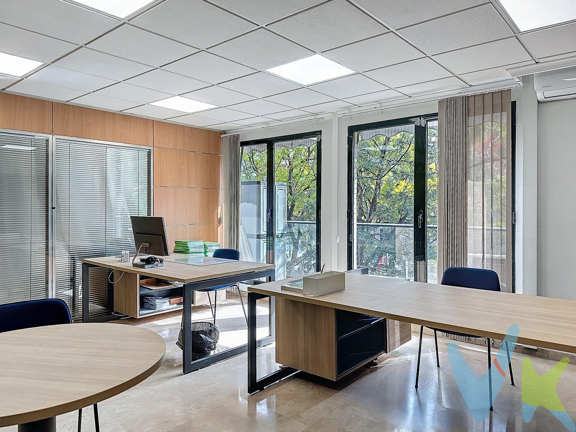 Situadas en la Calle Ibiza de Valencia, con doble fachada en Calle Ibiza e Islas Canarias, te presentamos estas oficinas que destacan por su ubicación estratégica en una zona de alto tránsito, a pocos minutos de la dinámica área portuaria. Con una superficie construida de 133 m², se ubican en la primera planta de un edificio moderno la cual se dedica exclusivamente a oficias, proyectando una imagen profesional desde el primer instante. Al entrar, se despliega un amplio espacio diáfano que alberga más de 10 puestos de trabajo, creando un entorno colaborativo y dinámico. Una oficina independiente, comunicada con el área principal mediante un elegante panelado de vidrio, se convierte en el lugar idóneo para los puestos de dirección y para la celebración de reuniones estratégicas. Además, la distribución incluye un práctico almacén, un pequeño office y dos baños, uno de ellos adaptado, pensados para maximizar la funcionalidad y el confort del espacio. El interior se distingue por detalles de alta gama, como el suelo de mármol con gran durabilidad, mientras que los toldos automáticos en ambas fachadas aseguran un ambiente agradable en todo momento. La eficiencia y el confort se ven reforzados con la reciente instalación de un sistema de aire acondicionado frío/calor, y un cableado especializado recorre toda la oficina, facilitando la ubicación de equipos de trabajo y ofreciendo un espacio dedicado para el servidor. La seguridad no se queda atrás, contando con una puerta acorazada que protege este valioso activo. Como complemento a la oferta, de manera opcional se pueden adquirir dos plazas de garaje y un trastero en el mismo edificio, añadiendo la comodidad y la practicidad que tu negocio requiere. . Esta es una oportunidad única para establecer tu negocio en una zona de alta visibilidad y dinamismo, donde cada detalle ha sido cuidadosamente pensado para combinar estética, funcionalidad y seguridad. Un espacio ideal para impulsar tu éxito profesional en una de las zonas más cotizadas de Valencia. La descripción del presente inmueble e imágenes tienen mero carácter informativo y en ningún caso carácter contractual, pudiendo ser modificados por la inmobiliaria comercializadora sin que ello implique responsabilidad alguna frente a terceros. En el precio de venta a público, esta propiedad NO incluye los gastos de adquisición (Notario, registro, gestión, honorarios, etc…).
