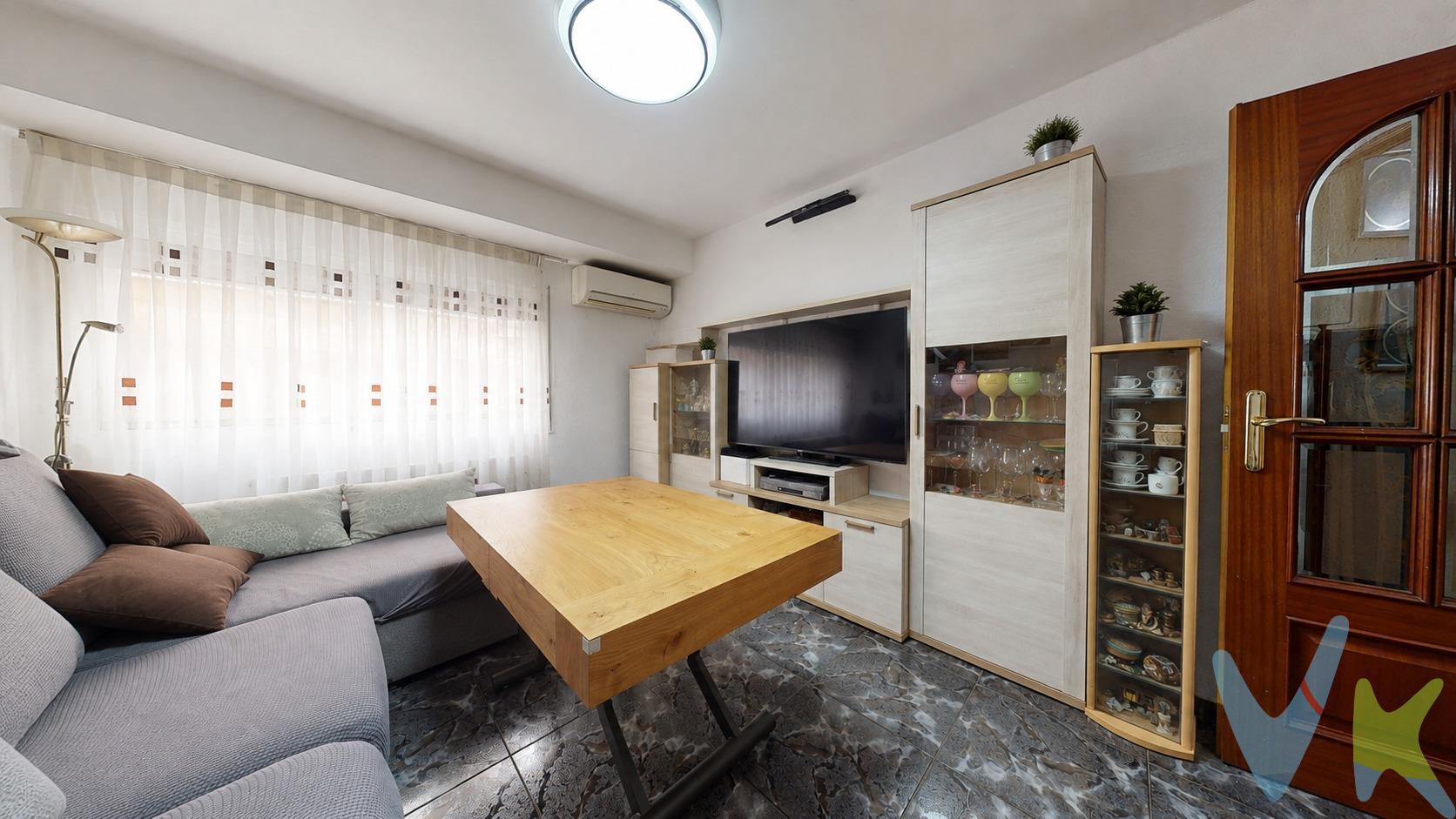 Descubre este acogedor piso ubicado en la deseada zona de La Paz, Zaragoza. Con una superficie construida de 72 m² y útil de 61.6 m², esta propiedad lista para entrar a vivir es perfecta tanto para familias como para inversores 🏡✨. El inmueble cuenta con un luminoso salón (12 m²) que ofrece el espacio ideal para relajarse después de un largo día y disfrutar momentos inolvidables 📺☕️. Además, dispone de un comedor (12.5 m²) perfecto para compartir comidas familiares o cenas con amigos 🍽️❤️. La cocina está equipada y tiene una superficie práctica de 5.1 m² que maximiza su funcionalidad 👩‍🍳👨‍🍳; mientras que las dos habitaciones dobles ofrecen comodidad y tranquilidad 🌙🛌🏼. Con un baño completo bien distribuido dentro del diseño general del hogar 🚿🚽,. y sin necesidad adicional como aseos extras 😊,. el apartamento garantiza todo lo necesario al alcance dela mano! No pierdas la oportunidadde visitar este maravilloso lugar donde cada rincón invita a crear recuerdos felices . ¡Contáctanos hoy mismo!. 📍 Nota histórica:. La calle rinde homenaje a los Hermanos Gimeno Vizarra (Joaquín e Hilarión), ilustres personalidades del panorama sanitario, académico y cultural aragonés de finales del siglo XIX y principios del XX. Joaquín Gimeno Fernández-Vizarra destaca por su labor como médico, político y catedrático de Terapéutica en la Universidad de Zaragoza, mientras que su hermano Hilarión fue un reconocido farmacéutico, químico y erudito, director del Laboratorio Municipal de la ciudad. **Gastos e impuestos no incluidos. A título orientativo, en segundas transmisiones, el comprador abonará: Impuesto sobre Transmisiones Patrimoniales (ITP), tipo general en Aragón al 8% (*). Base de cálculo: mayor valor entre precio de compraventa o valor de referencia catastral. Gastos de Notaría y Registro: Aranceles variables según precio, número de copias y complejidad; cálculo según tarifas normativas. Si se precisa hipoteca: Tasación, condiciones y costes bancarios según entidad elegida por el comprador; así como gastos de gestoría y cualesquiera otros inherentes a la compraventa. No se incluyen otros gastos o tributos que puedan por Ley corresponder al comprador. Operación sujeta a doble mediación. Existen honorarios a cargo del comprador, salvo pacto en contrario, no incluidos en PVP. El consumidor conforme a la normativa vigente podrá solicitar información y documentación adicional relativa al inmueble, sus características, condiciones de la operación y del servicio de mediación en la oficina y/o a través de nuestro teléfono de contacto o mail. La agencia actúa exclusivamente como intermediaria en la compraventa, cuyas condiciones, en todo caso, estarán sujetas a la aceptación expresa del vendedor del inmueble y posterior formalización del contrato. La información suministrada se corresponde con la disponible a la fecha de publicación, pudiendo variar en función de las circunstancias o actualizaciones legales, contractuales y fiscales. Anuncio de carácter meramente informativo. Para una información exhaustiva sobre el funcionamiento, tipos impositivos y bonificaciones del ITP en Aragón, puede consultar el portal oficial de la Agencia Tributaria Autonómica. Tarifas notariales y registrales reguladas en el Anexo I del Real Decreto 1426/1989 y Anexo I del Real Decreto 1427/1989, respectivamente. Anuncio no vinculante, puede contener errores. 