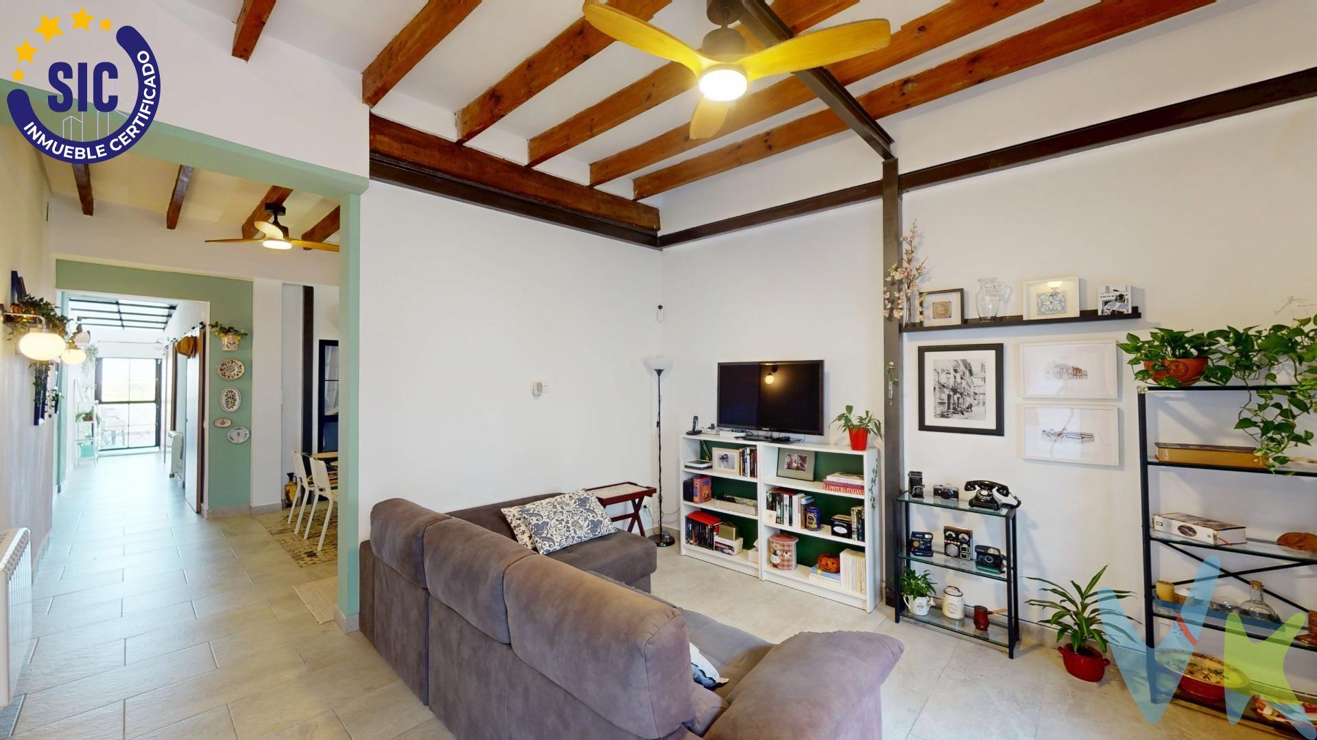 ¡Bienvenido a tu nuevo hogar en la tranquila ciudad de Oliva! 🌅✨. Esta espectacular casa completamente reformada te ofrece la oportunidad de disfrutar del sol mediterráneo durante todo el año ☀️🌄. Recientemente, se ha proyectado espuma de poliuretano por el exterior sobre la cubierta inclinada y se ha instalado un nuevo falso techo en el interior, lo que resulta en la mejora del confort de la vivienda, aportando calidez y una estética renovada. El corazón del hogar es su luminoso salón 🛋️, el espacio perfecto para relajarte junto a los tuyos ❤️🍃. El comedor invita a compartir deliciosas comidas familiares 🍽️🎉, mientras que la cocina totalmente equipada es ideal para dar rienda suelta a tus dotes culinarias 👩‍🍳👨‍🍳. ¿Te imaginas disfrutando de la magnífica terraza de la planta baja? 🌿 Sin duda será tu rincón favorito: perfecta para el día a día de toda la familia, organizar barbacoas con amigos 🔥🥗🍖 o simplemente contemplar las vistas desde el amanecer hasta el atardecer 🌅🌇. La propiedad cuenta con dos amplias habitaciones dobles 🛏️💤 y una habitación individual, perfecta para invitados o como despacho 💼📚. Con dos baños modernos 🚿🛁, tendrás toda la comodidad que necesitas. Además, dispone de una agradable terraza solárium ☀️🌺 donde podrás disfrutar de increíbles atardeceres, leer un buen libro 📖 o relajarte en total tranquilidad 🧘‍♀️✨. Ubicación privilegiada: a tan solo 2,5 km del mar 🏖️🌊, esta joya combina lo mejor del paisaje costero y montañoso ⛰️🏝️, ofreciéndote un entorno único para tu calidad de vida. No pierdas esta oportunidad única. ¡Ven a conocerla hoy mismo! 📞🏡💫. NOTA INFORMATIVA: El precio mostrado no incluye impuestos ni gastos de compra / La oferta está sujeta a errores, cambios de precio, disponibilidad, omisión y/o retirada del mercado sin previo aviso / Muebles y contenidos según acuerdo personalizado y no según las fotos de la presentación. 