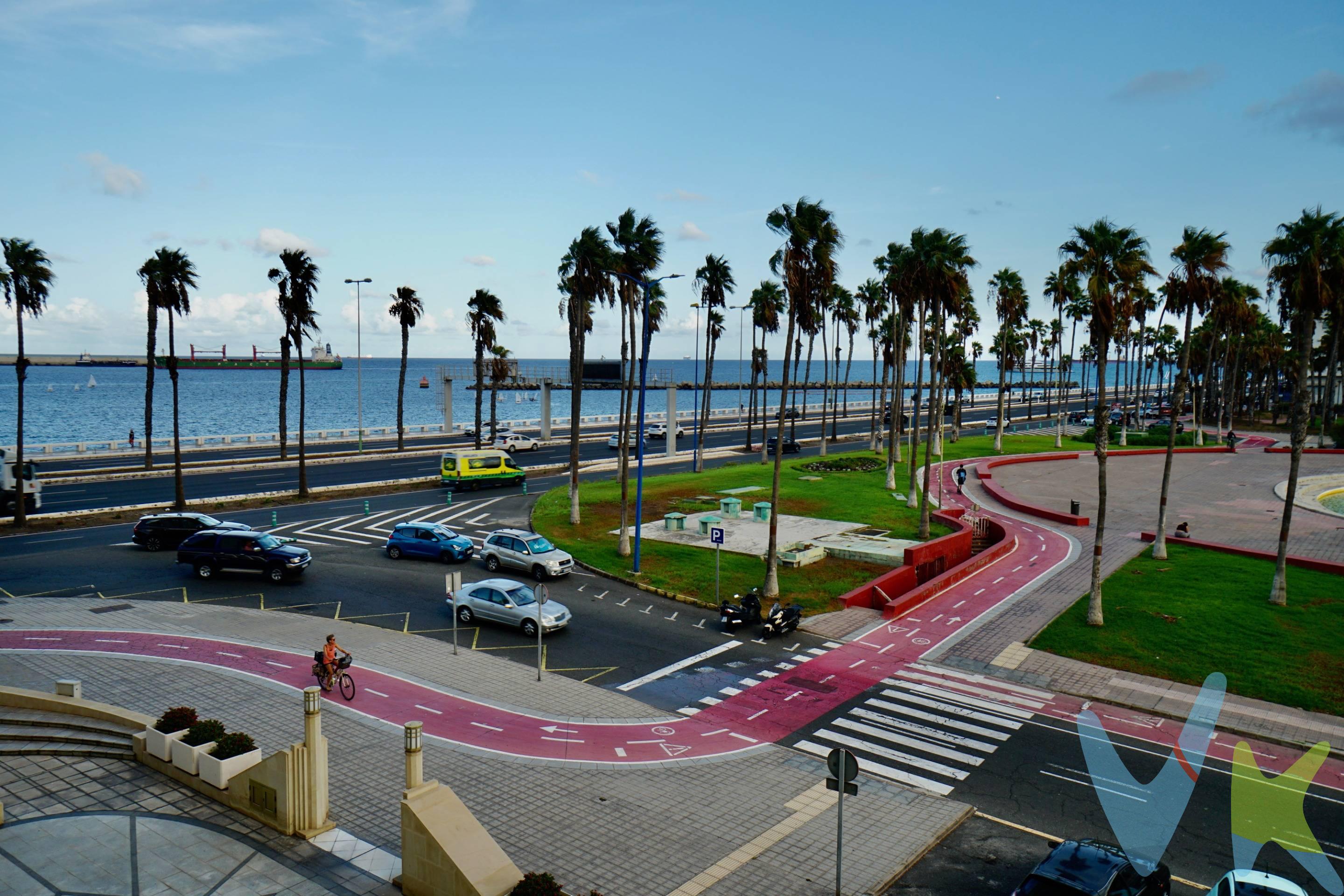 Imagina despertar cada día cerca del mar, disfrutar de agradables paseos junto a la costa y tener la ciudad a tu alcance. Esta magnífica vivienda, situada en la Avenida Marítima y a pocos pasos de la emblemática Fuente Luminosa, te ofrece una ubicación privilegiada para vivir con comodidad, amplitud y una calidad de vida excepcional. La vivienda cuenta con 3 amplias habitaciones, 2 baños, un luminoso salón, cocina independiente y una gran solana, un espacio versátil y práctico que podrás adaptar a tus necesidades diarias. Cada estancia está pensada para ofrecerte confort y bienestar, tanto en la rutina como en los momentos especiales. Además, dispone de plaza de garaje y un amplio trastero, dos comodidades imprescindibles que te permitirán disfrutar de mayor organización, seguridad y espacio de almacenamiento. Pero lo que realmente hace especial a esta propiedad son sus excelentes zonas comunes, diseñadas para que disfrutes al máximo de tu hogar:. * Conserje las 24 horas, para vivir con mayor tranquilidad y seguridad. * Gimnasio, perfecto para cuidar de tu salud y mantenerte en forma sin salir del edificio. * Patio abierto, un espacio ideal para celebrar cumpleaños, organizar reuniones y compartir momentos inolvidables con familiares y amigos. * Salón de lectura, un rincón tranquilo donde relajarte, leer y desconectar del ritmo diario. Vivir aquí significa disfrutar de la brisa marina, de la cercanía a todos los servicios y de la comodidad de contar con unas instalaciones pensadas para mejorar tu día a día. Un hogar amplio, funcional y lleno de posibilidades, en una de las zonas más especiales de la ciudad. ¡Haz realidad tu sueño de vivir junto al mar, donde la ciudad, el confort y el bienestar se encuentran!. Contacta para más información o para concertar una visita. 