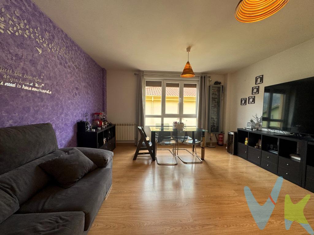 VISTAS A LA MONTAÑA: TU REFUGIO DEFINITIVO EN SAN FELICES DE BUELNA. ¿Buscas un hogar donde la naturaleza sea parte de tu decoración diaria? Este fantástico piso en el Barrio de Mata no es solo una vivienda, es una invitación a vivir con tranquilidad, rodeado de paisajes verdes y con una luminosidad que transforma cada estancia en un espacio vibrante y acogedor. SENSACIONES Y ESPACIOS. Desde el primer momento en que cruzas el umbral, te envuelve una sensación de amplitud y calidez. Sus 90 m² están perfectamente distribuidos para aprovechar cada rayo de sol, ofreciendo un ambiente lleno de vida y claridad excepcional. La Joya de la Corona: Una terraza privada con vistas panorámicas a la montaña, el rincón perfecto para tus desayunos al aire libre o para desconectar al final del día mientras contemplas el atardecer. Distribución Inteligente: Cuenta con 3 amplios dormitorios y 2 baños completos, garantizando la privacidad y el confort que toda familia necesita. Comodidad Única: Dispone de un trastero con acceso directo desde la propia vivienda, un valor añadido que multiplica las opciones de almacenaje y organización sin salir de casa. Estado Impecable: La propiedad se encuentra en perfecto estado, lista para entrar a vivir. Olvídate de reformas y empieza a disfrutar de tu nuevo hogar desde el primer día. ENTORNO: NATURALEZA Y CALIDAD DE VIDA. Ubicado en una de las zonas más serenas de San Felices de Buelna, este piso es ideal para quienes valoran el aire puro sin renunciar a la cercanía de los servicios:. Zonas Verdes y Parques: Ideal para paseos familiares, ejercicio al aire libre o simplemente disfrutar del entorno natural privilegiado. Ambiente Familiar: Un barrio tranquilo y seguro, perfecto tanto para residencia habitual como para una segunda vivienda donde escapar del bullicio urbano. UNA OPORTUNIDAD QUE NO ESPERA. Situado en una primera planta, este inmueble combina accesibilidad y vistas despejadas. Es la opción perfecta para familias que buscan crecer en un entorno saludable o para quienes desean una propiedad de descanso en Cantabria con todas las comodidades. ¡Ven a conocerlo! Contacta hoy mismo para programar una visita y descubre por qué este piso es el cambio que estabas buscando. Gastos de la transacción:. Compra sujeta al Impuesto de Transmisiones Patrimoniales. El adquiriente se hará cargo del coste de la escritura y su inscripción en el Registro de la Propiedad. . 