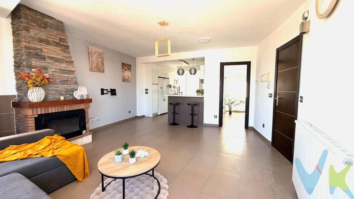  **Oportunidad única de adquirir un excelente piso en el corazón de Burriana**¿Busca un hogar acogedor con acceso a todas las comodidades urbanas y vistas impresionantes? Aquí tiene el inmueble ideal para usted. Este maravilloso piso en venta se sitúa en la céntrica zona de Burriana y  CERCA DE LA PLAYA, combinando la practicidad de la vida urbana con un entorno tranquilo y agradable. Su estratégica ubicación le permitirá disfrutar de la cercanía a importantes medios de transporte, como líneas de autobús y una estación de tren, lo que garantiza una conexión fluida con el resto sus alrededores.Ofrece una superficie útil de 65 metros, aprovechados al máximo, proporcionando el espacio perfecto para vivir cómodamente, aunque con un total de 87 metros construidos, para una sensación de amplitud aún mayor. Al encontrarse en la sexta planta de un edificio construido en 1970, este inmueble ofrece increíbles vistas al mar, un placer para los sentidos.El inmueble cuenta con dos habitaciones bien iluminadas, ideales para descansar tras un largo día. La cocina, completamente amueblada, moderna y desenfadada, potencia la funcionalidad y permite disfrutarla tanto en su vida diaria como al recibir a familiares y amigos, gracias a ese amplio salón que conecta con ella.Otra ventaja a destacar es el balcón, que ofrece un rincón perfecto para tomar el aire fresco y disfrutar de una taza de café mientras observa el paisaje marino. La incorporación del balcón no solo mejora la experiencia de habitar en el piso, sino que también añade valor al inmueble como una zona adicional para el ocio y la relajación.Está equipado con un ascensor, lo que facilita el acceso al inmueble y permite desplazarse de manera cómoda y segura desde la calle hasta la puerta de su hogar.Este piso se entrega amueblado. Podrá disfrutar desde el primer día sin preocuparse por adquirir mobiliario adicional. Los muebles han sido seleccionados pensando en la armonía y funcionalidad del espacio, asegurando que el nuevo propietario pueda sentirse en casa de inmediato.Sin duda, se presenta como una inversión segura, encontrándose en un área con alta demanda y un creciente interés por parte de compradores que buscan vivir en un entorno que lo tiene todo: vistas al mar, accesibilidad, cercanía a servicios y una comunidad tranquila.No deje pasar la oportunidad de visitar este piso y comprobar personalmente todas las ventajas que ofrece. Póngase en contacto para programar una visita. Este piso en Burriana es más que un simple lugar donde vivir, es un espacio donde crear recuerdos inolvidables de cada momento en su entorno excepcional.Posibilidad de financiación hasta el 100%, pregúntanos y te haremos un estudio gratuito. Agencia Registrada con el número 1.399 en el Registro Obligatorio de Agentes Inmobiliarios de la Comunidad Valenciana. Puede consultar en la web de la GVA. Gastos e impuestos no incluidos en el precio. A título orientativo, en segundas transmisiones, el comprador abonará el Impuesto sobre Transmisiones Patrimoniales (ITP), cuyo tipo general en la Comunidad Valenciana es el 10% (*) sobre la base imponible, que será el mayor valor entre precio de compraventa, tasación o valor de referencia catastral. Gastos de notaría y Registro de la Propiedad: aproximado entre 1.000 y 2.000 euros (aranceles variables según precio, número de copias y complejidad). El comprador escoge libremente notario. El vendedor asume, por ley, los gastos que le correspondan, salvo pacto contrario. Si se precisa hipoteca, tasación, condiciones y costes bancarios según entidad elegida por el comprador; así como los gastos de gestoría y cualesquiera otros inherentes a la formalización de la compraventa. De acuerdo con la ley, no se incluyen en el precio otros gastos o tributos que legalmente correspondan al comprador. Los honorarios de intermediación inmobiliaria al vendedor no incluidos en el precio. Los honorarios de intermediación inmobiliaria al comprador: 2,5 % + IVA calculados sobre el precio de venta con un mínimo de 3.000 euros + IVA(*) Consultar condiciones concretas según circunstancias personales o régimen fiscal aplicable. Puedes llamar al y te informaremos de tu caso en concreto. El consumidor tiene derecho, conforme a la normativa vigente, a disponer de información y documentación adicional relativa al inmueble y condiciones de la compraventa, accesible en la sede física de la agencia situada en Avenida Rey Don Jaime nº74, 7ºB, Castellón de la Plana. La agencia actúa exclusivamente como intermediaria en la operación. Cualquier compraventa y sus condiciones quedan sujetas en todo caso a la aceptación expresa del vendedor del inmueble y a la posterior formalización del correspondiente contrato. El presente anuncio tiene carácter meramente informativo: la información suministrada se corresponde con la disponible a la fecha de publicación, pudiendo variar en función de las circunstancias o actualizaciones legales, contractuales y fiscales.  