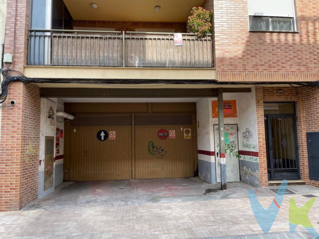 Se vende plaza de garaje y trastero en pleno centro de Paterna.- dirigido sobre todo a vecinos y colindantes, con las dificultades que hay para aparcar por la zona. Es una gran oportunidad para poder aparcar sin necesidad de perder más tiempo.. Si te interesa, no tienes más que ponerte en contacto con nosotros y vamos a verlo.