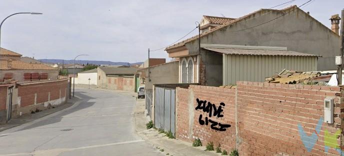Ocasión. Parcela urbana en Ajofrín, calle Ejido 10C. 
Superficie 230m2
Ideal para hacer adosado.
Honorarios de intermediación inmobiliaria no incluidos en el precio.
Distancia a Toledo: 17 kilómetros.
Distancia a Sonseca: 4 kilómetros.
Pueblo con todos los servicios: Colegio, farmacia, centro de salud, supermercado, carnicería, estanco, etc.
Si necesitas hipoteca para construir, podemos hacerte un estudio de viabilidad. Pregúntanos.
Información válida salvo error tipográfico.
