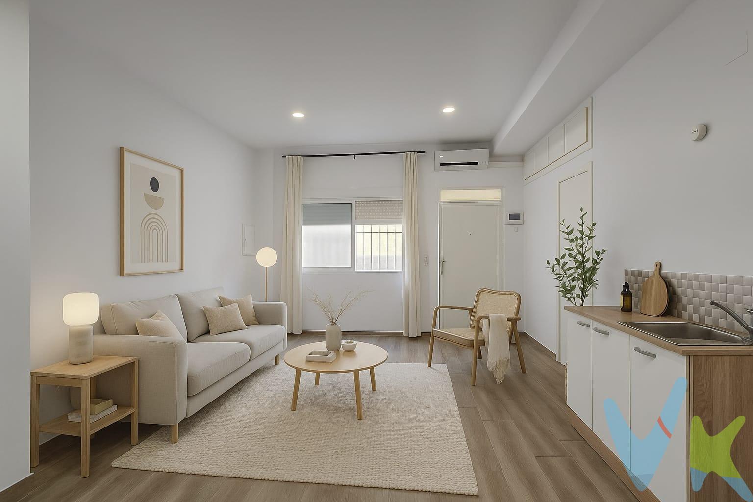 Estudio/Loft ideal para vivir o invertir. . Presentamos este exclusivo Loft en la Calle Trastámara, una de las calles más cotizadas del centro de Sevilla. Se encuentra en  planta baja con acceso independiente directo desde la calle, ofreciendo privacidad y comodidad. Recién reformado y pintado con una amplia estancia, office y baño. El espacio permite modificaciones para añadir una habitación, aumentando el valor y funcionalidad del inmueble.   . Magnífica oportunidad de inversión dada la altísima demanda de alquiler en la zona o para vivir en pleno centro histórico  de Sevilla. . Se puede alquilar fácilmente por 750€/800€ mensuales. A un minuto andando del centro comercial Plaza de Armas y a 5 de la estación de autobuses, está rodeado de todo tipo de servicios, centros médicos, transporte público, centros comerciales, tiendas, zona de ocio y restauración. ¡Oportunidad única en Sevilla!. Contáctenos hoy mismo y descubra por qué esta propiedad es una inversión ideal en calidad, espacio y precio. . Informamos a nuestros clientes que el precio de venta no incluye lo siguiente: Honorarios de la agencia inmobiliaria, Impuestos (I.T.P., I.V.A. o A.J.D., en su caso) ni otros gastos de la compraventa (gastos de Registro de la Propiedad, Notaría, Gestoría ni de posible Financiación). Documento F.I.S. a disposición del consumidor según Decreto 218/2005 Junta de Andalucía. 