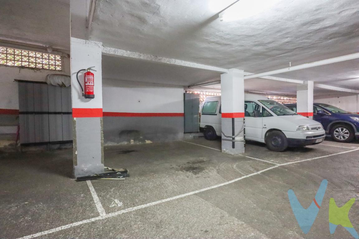 ¡OPORTUNIDAD ÚNICA! PLAZA DE GARAJE EN EL CENTRO, BARRIO DE SANTO DOMINGO¿Cansado de dar vueltas buscando aparcamiento? ¡Esta es tu oportunidad!Se vende amplia plaza de garaje en pleno centro, en el barrio de Santo Domingo, una ubicación privilegiada donde aparcar cada vez es más complicado debido a la gran cantidad de zona azul y la escasez de aparcamiento. Muy buena plaza, especialmente ancha, ideal para aparcar con mayor comodidad. Medidas:Ancho: 3,65 mLargo: 4,48 m Precio: ¡Solo 13.000 !Una excelente oportunidad para olvidarte de perder tiempo buscando aparcamiento y disfrutar de la comodidad de tener tu propia plaza en una de las zonas más céntricas. Ubicación inmejorable. Plaza amplia y cómoda. Precio muy atractivo.¡No dejes escapar esta oportunidad! Una inversión práctica para tu día a día en una zona donde encontrar aparcamiento es todo un reto. ¡Llámanos para más información!El precio de venta no incluye impuestos ni gastos de compraventa (notaría, registro de la propiedad, gestoría, etc.). El comprador abonará a la agencia honorarios por servicios de mediación y gestión de 1.000  + IVA.El consumidor tiene derecho a solicitar a la agencia inmobiliaria información y documentación adicional relativa al inmueble y a las condiciones de la compraventa. Cualquier compraventa y sus condiciones quedan sujetas a la aceptación expresa del vendedor del inmueble y a la posterior formalización del correspondiente contrato.El presente anuncio tiene carácter meramente informativo y no contractual, pudiendo la información mostrada variar o actualizarse.