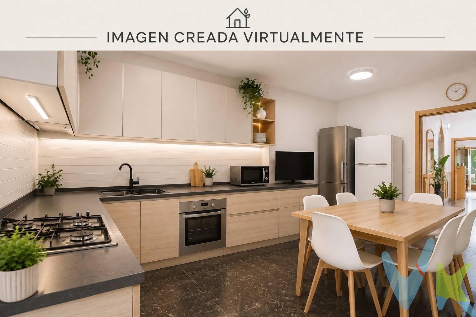 ¡Tu Hogar Ideal en Moya te Espera!. Imagina vivir en un encantador chalet independiente en Moya, a solo 20 minutos de Las Palmas, donde disfrutarás de un clima suave y agradable durante todo el año. Este hogar te ofrece el espacio perfecto para que toda tu familia viva cómoda y feliz. Al entrar, serás recibido por un acogedor salón que invita a la relajación y el disfrute. La amplia cocina, equipada con una práctica despensa, es el sueño de cualquier amante de la cocina, ofreciendo el espacio ideal para preparar deliciosas comidas familiares. Este chalet cuenta con cinco dormitorios, dos de ellos dobles, proporcionando el espacio necesario para cada miembro de la familia y para recibir a tus invitados. Los dos baños modernos, con plato ducha,  garantizan comodidad y estilo en tu día a día. Uno de los mayores encantos de esta casa es su terraza acristalada, desde donde podrás deleitarte con unas impresionantes vistas al jardín y al mar, convirtiéndose en el lugar perfecto para tus momentos de tranquilidad y conexión con la naturaleza. Está construido sobre el aljibe original de la casa. El terreno, accesible desde la terraza cubierta, es ideal para instalar una piscina, organizar barbacoas o celebrar fiestas familiares al aire libre. Además, el amplio garaje tiene espacio suficiente para un coche y dos motos, y cuenta con un altillo y almacenamiento adicional, asegurando que siempre tengas lugar para todo. Aunque también se puede aparcar el coche en el porche de entrada a la vivienda. Las vistas desde la azotea son impresionantes, el mar y la montaña parece que están a su alcance. Lugar ideal para celebraciones con la familia y amigos, a la cual se accede desde la zona de lavado que también tiene una área destinada a trastero o para tender la ropa en zona cubierta. El hueco de dicha escalera esta muy bien aprovechado,  preparado con gran capacidad de almacenaje y cerrado con unas discretas puertas de madera. Zona	m² construidos:. Planta baja 186,71 m². Planta superior/azotea 37,72 m². Edificación principal total 224,43 m². Porche 24,86 m². Haciendo un total de 249,29 m². Vivir en Moya significa disfrutar de la tranquilidad de un entorno natural sin renunciar a la cercanía de la ciudad. Este chalet es el hogar perfecto para quienes buscan calidad de vida, espacio y comodidad en un lugar inigualable. ¡No pierdas la oportunidad de conocer este maravilloso chalet! Contáctanos hoy mismo para obtener más información y concertar una visita. ¡Te esperamos en Moya, donde la vida de tus sueños puede hacerse realidad! . 