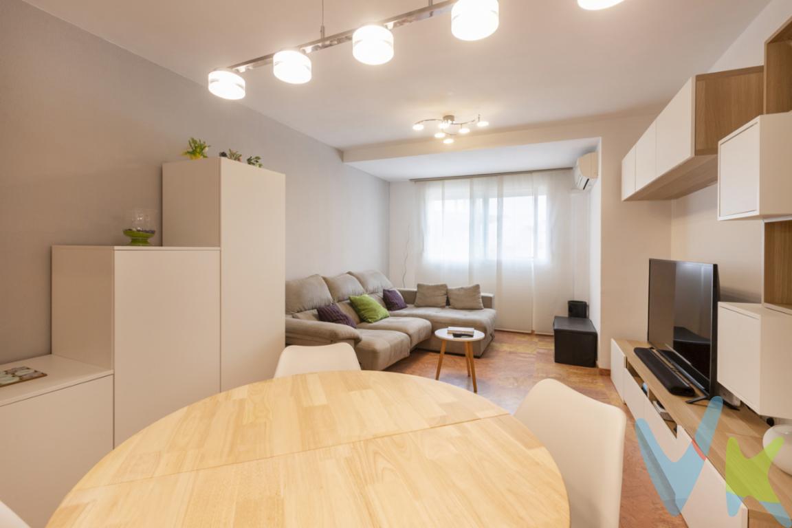 Descubre esta fantástica vivienda de VPO en Albal, una oportunidad perfecta para quienes valoran la comodidad, la luz natural y disfrutar de una vivienda lista para entrar a vivir en un entorno tranquilo y bien comunicado.La vivienda cuenta con tres dormitorios, dos de ellos simples y un dormitorio principal tipo suite con baño completo incorporado. Además, dispone de un segundo baño completo que da servicio al resto de la vivienda.El salón-comedor es amplio y luminoso, perfecto para disfrutar en familia o con amigos. La cocina, completamente equipada y reformada, incorpora una práctica barra para desayunos o comidas informales, aportando un espacio moderno y funcional. Desde la galería se accede a una agradable terraza interior, un rincón ideal para disfrutar del buen tiempo y ampliar la zona de uso de la cocina.Tanto la cocina como los baños han sido reformados, ofreciendo una imagen actual y cuidada. Todas las estancias son exteriores, lo que proporciona una excelente ventilación y abundante luz natural durante todo el día.La vivienda incluye además plaza de garaje y trastero en el mismo edificio, aportando comodidad y espacio extra de almacenamiento.Importante: al tratarse de una vivienda de Protección Oficial (VPO), será necesario que los compradores cumplan los requisitos establecidos por la normativa vigente para este tipo de viviendas.NOTA INFORMATIVA:VPO. El edificio cuenta con la calificación de Viviendas de Protección Oficial, por lo que el uso de la vivienda únicamente deberá ser Vivienda Habitual.El adquiriente deberá cumplir con los requisitos establecidos en el  decreto 106/2021, de 6 de agosto, del ConsellAgencia Registrada con el Nº 89 en el Registro Obligatorio de Agentes Inmobiliarios de la Comunitat Valenciana. Puede consultar en la web de la GVA:https://habitatge.gva.es/es/registres-en-materia-habitatge La oferta está sujeta a cambios de precio o retirada del mercado sin previo aviso. Este anuncio en su conjunto, incluyendo textos, fotos, imágenes o cualquier otro contenido de este, no es vinculante dado que la información es ofrecida por terceros y puede contener errores. Se muestra a título informativo y no contractual.Gastos de la compraventa a cargo de la parte compradora no incluidos en el precio del inmueble a tener en cuenta:.- ITP con carácter general en Valencia es del 10%, pudiendo corresponderle otro tipo impositivo atendiendo a sus circunstancias personales (por edad, renta o situación familiar primera vivienda habitual, etc ) previstas legalmente.*Base imponible del impuesto el mayor valor entre el precio de compraventa, la tasación o el valor de referencia catastral..- Gastos de notaría y registro, en su caso, suelen oscilar aprox; entre 1,5% y 2,5% (aranceles variables según valor de compraventa, n.º de copias, etc )..- Si tramita la inscripción una gestoría, deberá abonar sus honorarios más iva ( en este caso suele oscilar entre los 250 y los 400 + iva)..- Honorarios de mediación inmobiliaria a cargo del comprador del 3% del precio final de venta más IVA (21%)Por mandato expreso del propietario, comercializamos este inmueble en exclusiva, lo que le garantiza el acceso a toda la información, a un servicio de calidad, un trato fácil, sencillo y sin interferencias de terceros. Por este motivo, se ruega no molestar al propietario, a los ocupantes de la propiedad o a los vecinos. Muchas gracias por su comprensión. Si usted es agente inmobiliario y tiene un cliente para este inmueble, llámenos: estaremos encantados de colaborar.Se informa al consumidor que la agencia actúa como intermediaria inmobiliaria en la operación, estando cualquier eventual compraventa y sus condiciones sujeta a la aceptación expresa del propietario-vendedor y a la posterior formalización del correspondiente contrato. 