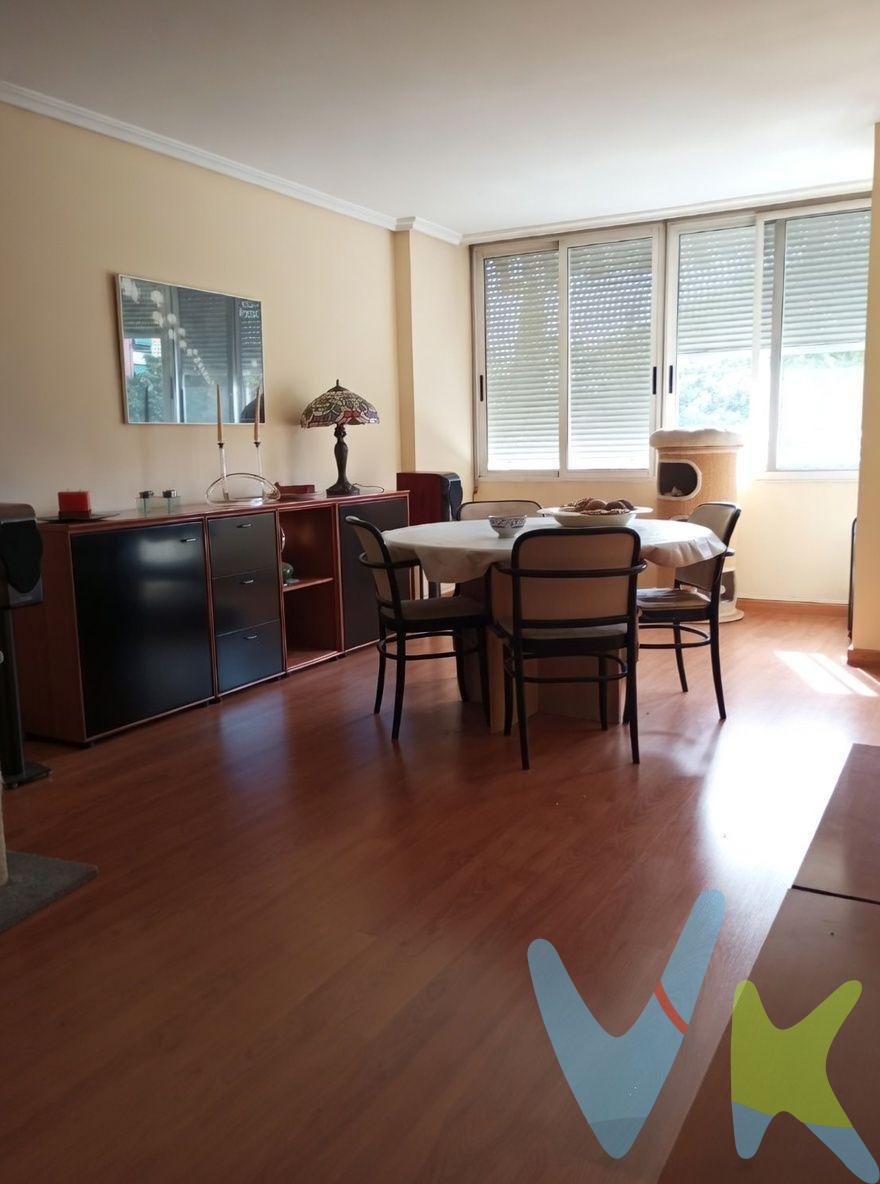 Se vende un piso estupendo en una zona perfecta de Valencia capital en concepto de NUDA PROPIEDAD. IMPORTANTE!!!!! Se vende solo título de propietario mientras la persona usufructuaria vive. La vivienda dispone de tres habitaciones, una de cuales es doble,dos baños completos, amplia cocina independiente está completamente equipada y dispone de la galería acristalada. Un gran salón luminoso y con vistas al parque. La vivienda esta amueblada. Está situada en la 2-a planta con ascensor de una comunidad que dispone de la piscina cubierta ,un patio interior para poder disfrutar de las actividades de ocio, propio aparcamiento subterráneo,las puertas de salida a la calle disponen de unas niveles de seguridad reforzadas. Acerca de la zona, es inmejorable!!!! Supermercados, guarderías,colegios están en alcance de unos minutos andando. A pesar de la cercanía de las vías principales de Valencia capital-avenida Tres Cruces, Archiduque Carlos, que permite una comunicación inmediata. con las zonas principales de la capital y salida perfecta hacia cercanías, el propio edificio permite gozar de una plena tranquilidad y silencio. Es una combinación perfecta para quien valora comodidad y confort. Un valor especial a los materiales-un suelo de parquet perfecto y las ventanas herméticas climalit. Es necesario verlo para valorar el gusto que esta vivienda aporta. VENTA:. PVP 335.000€. Gastos e impuestos no incluidos en el precio. La compra conlleva impuestos y gastos de formalización para el comprador. A título orientativo se informa que en segundas transmisiones el ITP con carácter general en Valencia es del 9%, pudiendo existir otros tipos impositivos atendiendo a las circunstancias personales del comprador u otras circunstancias previstas legalmente. Base imponible del impuesto el mayor valor entre el precio de compraventa, la tasación o el valor de referencia catastral. En cuanto a los gastos de notaría y registro, en su caso, suelen oscilar aprox. entre 1,5% y 2,5% (aranceles variables según precio, n.º de copias y complejidad). El comprador elige notario. Si el comprador precisase de hipoteca: tasación, condiciones y costes bancarios serán según entidad elegida por el comprador, así como los gastos de gestoría, y cualesquiera otros gastos inherentes a la formalización de la compraventa que legalmente correspondan a la parte compradora, salvo pacto expreso en contrario con el vendedor. El consumidor tiene, conforme a la normativa vigente, a su disposición información y documentación adicional relativa al inmueble y condiciones de la compraventa, que podrá ser consultada en C/Joaquín Costa 4, bajo 46005 Valencia o urbe2@remax.es. Honorarios de mediación inmobiliaria a cargo del COMPRADOR: (3% del precio final de venta más IVA (21%), salvo otro pacto.); y de VENDEDOR (según acuerdo con el mismo). Se informa al consumidor que la agencia actúa como intermediaria inmobiliaria en la operación, estando cualquier eventual compraventa y sus condiciones sujeta a la aceptación expresa del propietario-vendedor y a la posterior formalización del correspondiente contrato.