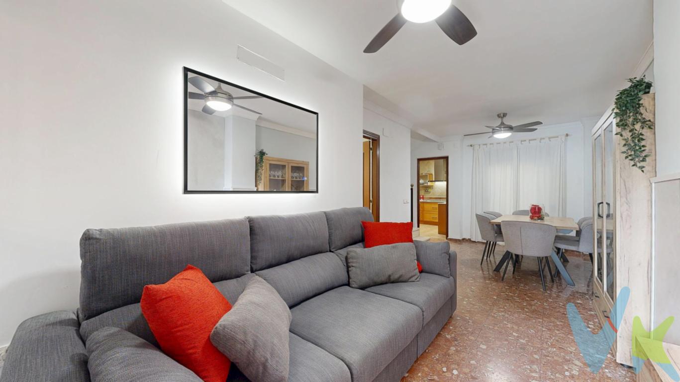 Te presentamos esta magnífica casa adosada ubicada en la codiciada Zona La Ermita de Torrent. Esta propiedad es una excelente oportunidad para aquellos que buscan un hogar espacioso en una ubicación excepcional. Construida en 1991, la vivienda cuenta con una distribución óptima y funcional para una familia moderna.La casa dispone de 129.51 metros útiles distribuidos inteligentemente en tres amplias habitaciones, salón comedor, cocina independiente, 2 terrazas (inferior y superior), garaje privado, vestidor y 2 baños completos (uno de ellos extra grande equipado con 2 lavabos, inodoro, ducha y bañera) ofreciendo espacio y confort. Además, el edificio alcanza un total de 140.93 metros construidos. Se trata de una propiedad ideal para quienes valoran los espacios amplios pero acogedores. La sala de estar es notablemente espaciosa, con entrada de luz natural tanto por la entrada a la vivienda como por el ventanal de acceso a la terraza inferior, creando una atmósfera cálida y acogedora.El garaje incluido es otra ventaja destacable de esta propiedad. Ofrece no solo espacio suficiente para un vehículo, sino también para almacenamiento adicional, lo cual es muy apreciado por cualquier familia, asegurando comodidad y modernidad en cada aspecto del día a día.En cuanto a su ubicación, la casa está cerca de importantes conexiones de transporte. A pocos minutos andando, encontrarán una estación de metro que facilita el acceso tanto a diferentes zonas de Torrent como al vibrante centro de Valencia. Asimismo, las paradas de autobús cercanas ofrecen alternativas de transporte público para facilitarnos el desplazamiento por la zona y sus alrededores.El entorno de la propiedad se caracteriza por su tranquilidad y servicios cercanos. La Zona La Ermita es conocida por su ambiente y comercios, ideales para disfrutar de paseos al aire libre. Además, se encuentran diversos colegios, supermercados y zonas comerciales a poca distancia, lo que garantiza tener todo lo necesario para el día a día a apenas unos instantes de casa.Cada rincón de esta casa adosada ha sido diseñado pensando en la comodidad y la practicidad. Las habitaciones son perfectas para el descanso y la privacidad, manteniendo un silencio y confort indispensables. La cocina es amplia, muy luminosa y de un diseño práctico y atemporal, preparada para satisfacer las necesidades de cualquier amante de la gastronomía.La oferta de venta de esta propiedad representa una oportunidad única para establecer un hogar en una de las zonas más deseadas de Torrent. La combinación de una estructura sólida y espacios versátiles la convierten en una vivienda ideal para adaptarse a diversos estilos de vida.Invitamos a todos los interesados a visitar esta magnífica propiedad. Será un placer mostrarles cada detalle y responder a todas las consultas que puedan tener. Estarán adquiriendo una casa adosada llena de posibilidades, donde podrán disfrutar de cada espacio y del espléndido entorno que la rodea.Descubra esta joya en la Zona La Ermita, donde la calidad de vida y el confort van de la mano. No pierdan la oportunidad de vivir en un lugar que combina lo mejor de la tranquilidad y la conectividad. Contacten para agendar una visita y enamorarse de lo que podría ser su nuevo hogar.OBSERVACIONES:* En nuestra agencia contamos con el distintivo de Agencia Registrada en el Registro de Agentes Inmobiliarios de la Comunidad Valenciana y cumplimos con todos los requisitos que debe tener un profesional del sector inmobiliario.* Por mandato expreso del propietario, COMERCIALIZAMOS ESTE INMUEBLE EN EXCLUSIVA, lo que le garantiza el acceso a toda la información, a un servicio de calidad, un trato fácil, sencillo y sin interferencias de terceros. Por este motivo, se ruega NO MOLESTAR AL PROPIETARIO, a los ocupantes de la propiedad o a los vecinos. Si usted es agente inmobiliario y tiene un cliente para este inmueble, llámenos estaremos encantados de colaborar. Muchas gracias por su comprensión.* La oferta está sujeta a cambios de precio o retirada del mercado sin previo aviso. Este anuncio en su conjunto, incluyendo textos, fotos, imágenes o cualquier otro contenido de este, no es vinculante dado que la información es ofrecida por terceros y puede contener errores. Se muestra a título informativo y no contractual.* El precio anunciado NO INCLUYE los impuestos, ni los gastos de la compraventa. A tal efecto, se informa que al referido precio habrá que añadirle los gastos propios de la transmisión inmobiliaria, entre los que cabe enumerar los siguientes: honorarios notariales, impuesto al que se encuentre sujeta la transmisión (Impuesto sobre el Valor Añadido o Impuesto sobre Transmisiones Patrimoniales y Actos Jurídicos Documentados, según el caso), gastos de inscripción en el Registro de la Propiedad, honorarios de gestoría, tasación, seguros y honorarios de intermediación de la agencia inmobiliaria.* Esta propiedad se pone a la venta con toda la documentación comprobada y en regla, por lo que ofrecemos GARANTÍAS a los compradores.*¿Qué te ofrecemos en nuestra agencia? - Agilizamos y hacemos más cómodo el proceso. - ¡Nos ocupamos de todo! Cero preocupaciones. - Recibe apoyo legal y fiscal durante todo el proceso. - Experto inmobiliario 100% a tu lado. - Asistencia post venta ¡Seguimos a tu lado! Si deseas saber más, no dudes en ponerte en contacto con nosotros. 