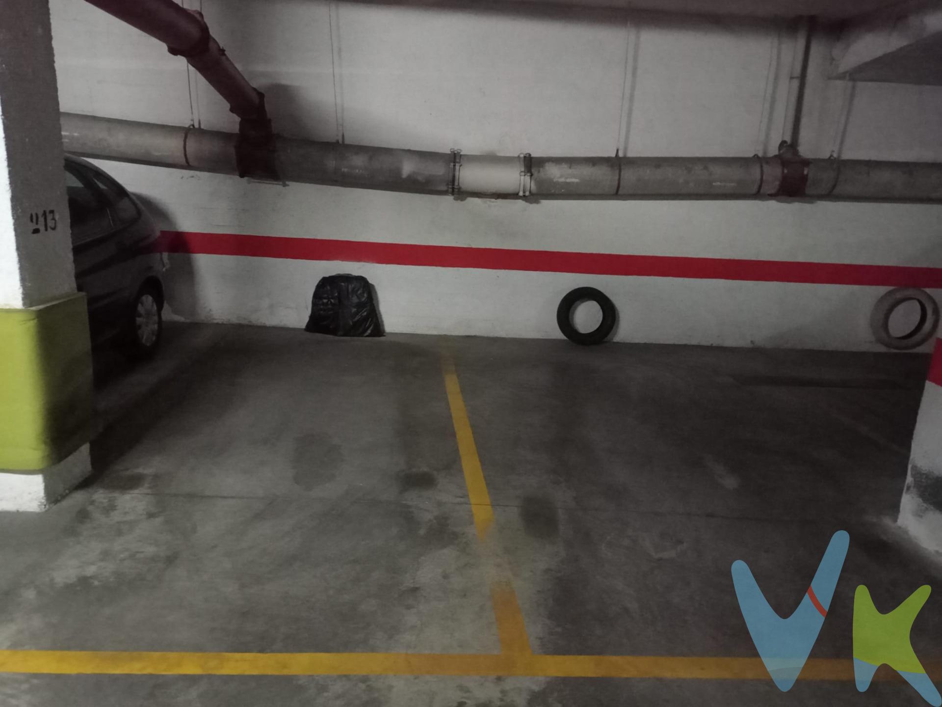 Plaza de aparcamiento con dos rampas, de entrada y salida. Instalaciones protegidas por Circuito  Cerrado de TV con Grabación. Para coche mediano-pequeño. Se han cambiado las tuberías de la comunidad de  amianto por tuberías de PVC. La plaza es la de las fotos la de la izquierda nº 213. Asegura tu vehículo en una zona con alta demanda de aparcamiento. ¡¡No dejes pasar esta oportunidad!! La vemos ? Llámanos y te la enseñaremos. El comprador tendrá un coste adicional de 1.500 € más IVA, por el servicio de gestión, asesoramiento y formalización del proceso de compra. Este importe no está incluido en el precio publicado en venta. INFORMACIÓN ADICIONAL. Para cumplir con la normativa vigente tenemos a disposición del cliente el Documento de Información Abreviada D. I. A. Los precios indicados pueden sufrir alteraciones sin previo aviso. Los GASTOS DE LA COMPRA serán según ley (Notaría, Registro e Impuestos) y no están incluidos en el precio señalado. 