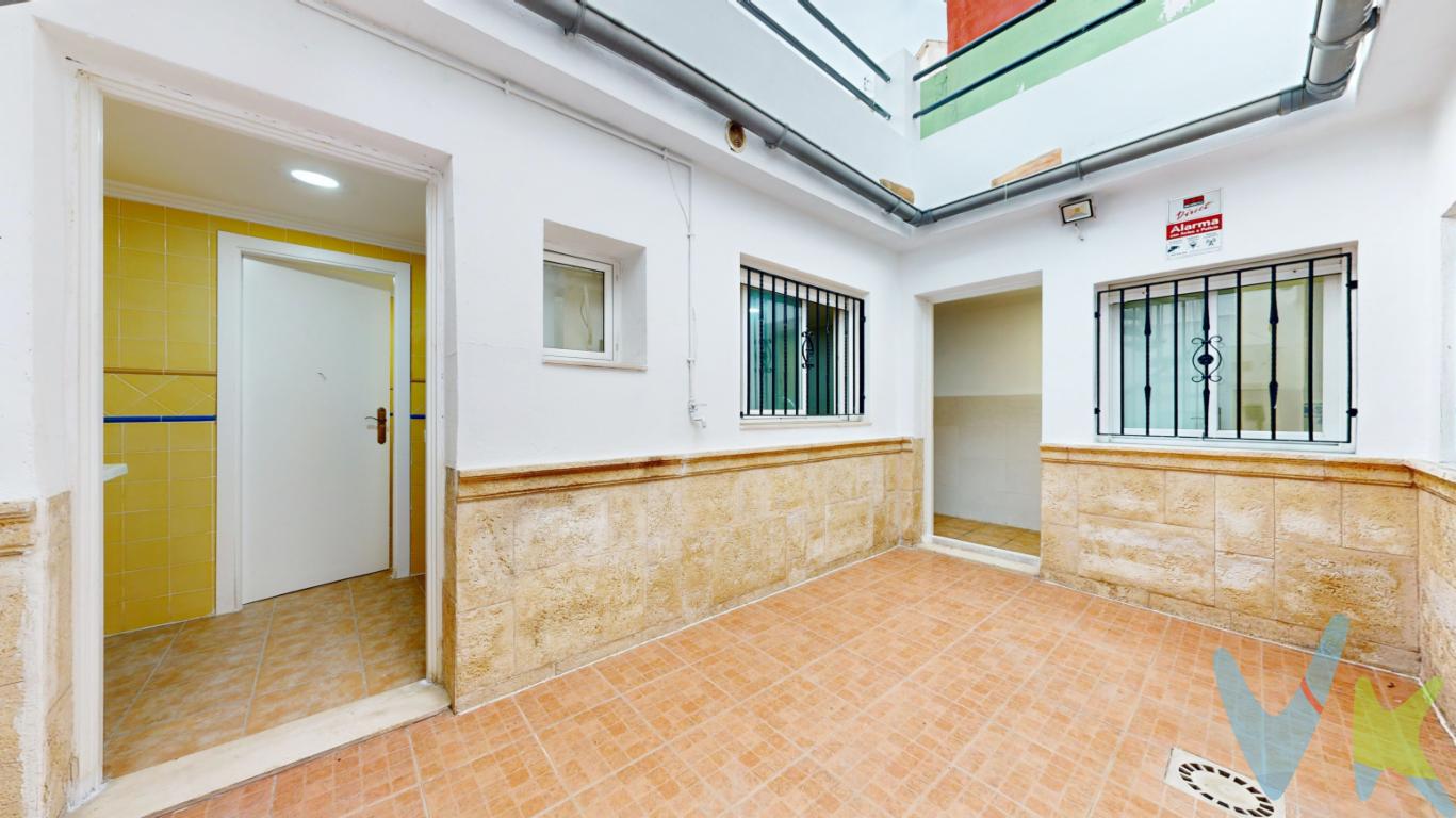 La casa que estabas buscando, con patio y terraza, en el corazón de TorrentTe ofrecemos la posibilidad de adquirir una fantástica casa de pueblo en Camí Real de Torrent, junto supermercados, ambulatorio, mercado, colegios,... al lado de la calle San ValerianoTotalmente reformada para entrar a vivir, esta casa con fachada de piedra, dispone de un patio interior de unos 18m² muy práctico, para relajarte, llenarlo de plantas, tender, que los niños jueguen o tener una mascota, además dispone de un lavadero que hará más fácil el día a día y desahogará la cocina. Este patio tiene acceso a una terraza superior de unos 50m² que cubre toda la propiedad y preparada, según el propietario, para construir un piso superior.Se distribuye en un amplio salón-comedor preparado con salida de chimenea (si se quiere instalar), gran cocina, 3 habitaciones con 2 armarios empotrados y 2 baños. Buenos acabados como ventanas doble cristal tipo climalit, suelo gres, paredes lisas, puertas interiores lacadas en blanco, puerta exterior blindada, en fin, que sus actuales dueños ya han realizado una reforma integral otorgando de mucho estilo todos sus acabados para que sólo cojas tus maletas y te vengas a vivir.Llámanos, te informaremos o quedaremos para ir a visitarla y acompañaremos en todo el proceso de compra, no pierdas esta oportunidad.Si tienes que vender antes tu vivienda, llámanos y te asesoramos cómo hacerlo para además tener los mínimos gastos posibles y todas las garantías.Agencia Registrada con el nº00516 en el Registro Obligatorio de Agentes Inmobiliarios de la Comunidad ValencianaPor mandato expreso del propietario, COMERCIALIZAMOS ESTE INMUEBLE EN EXCLUSIVA, lo que le garantiza el acceso a toda la información, a un servicio de calidad, un trato fácil, sencillo y sin interferencias de terceros. Por este motivo, se ruega NO MOLESTAR AL PROPIETARIO, a los ocupantes de la propiedad o a los vecinos. Muchas gracias por su comprensión.La oferta está sujeta a cambios de precio o retirada del mercado sin previo aviso. Este anuncio en su conjunto, incluyendo textos, fotos, imágenes o cualquier otro contenido de este, no es vinculante dado que la información es ofrecida por terceros y puede contener errores. Se muestra a título informativo y no contractual.El precio anunciado NO INCLUYE los impuestos, ni los gastos como, Notario, Registro de la Propiedad, ni los honorarios de la agencia inmobiliaria.Esta propiedad se pone a la venta con toda la documentación comprobada y en regla, por lo que ofrecemos GARANTIAS a los compradores.  