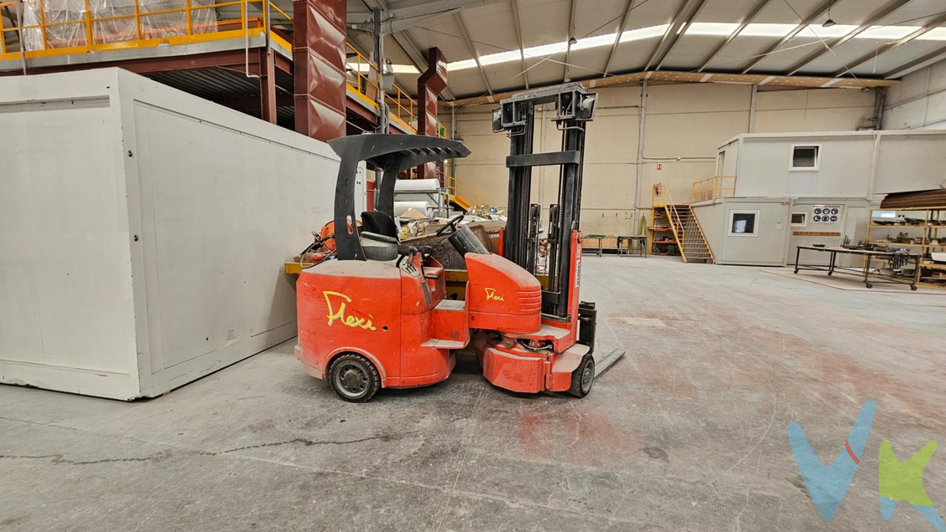 Nave en venta en La Rozona Corvera de Asturias.¡Oportunidad única en la zona de La Rozona Corvera de Asturias! Se presenta a la venta una excepcional nave industrial ubicada en un área estratégica de gran desarrollo y con potencial de crecimiento. Esta es una ocasión perfecta para inversores y emprendedores que buscan establecer o expandir su negocio en una ubicación privilegiada.Este impresionante inmueble, construido en el año 2004, está diseñado para satisfacer las más exigentes necesidades del sector industrial. Con sus 1600 metros cuadrados de superficie construida, ofrece un amplio espacio adaptable a una variada gama de actividades industriales. Su estructura moderna y funcional se complementa con materiales de alta calidad, asegurando durabilidad y eficiencia operativa.Actualmente las instalaciones están preparadas para la fabricación de piraguas de forma manual. También se realizan trabajos en poliéster, fibra de vidrio, carrocerías, platos de ducha en hormigón polímero.Zonas planta baja:Zona de lijado industrial y normal. Zona de corte (carbono, Kevlar, fibras de vidrio...) con varias maquinas, escuadradora madera, cepilladora y regruesadora fibra. Zona maquina 3D para fibra, madera y aluminio. Zona remolque. Zona trabajo industrial. Zona fabricación piraguas.Cuarto de productos químicos, puertas de seguridad, extintores. Cabina pintura de 12m2. Cabina chorreo. Plano aspiración. Horno.Deposito de gasoil aislado con puerta cortafuegos y vaso contenedor en caso de derrame. Sala de exposiciones. Oficina administración. Oficina Técnica. Dirección. Sala reuniones. Vestuarios. Comedor. Agua caliente por Aerotermia.Varias salidas de emergencia. 8 puertas de entrada. Portones con altura para camiones. Instalación eléctrica con la normativa. Altillo:Altillo de 300m2. Zona Patronaje y costura. Almacén.Escalera para acceder al tejado para facilitar las labores de limpieza.El suelo industrial sobre el que se asienta esta nave garantiza un entorno propicio para el desarrollo de diversas actividades económicas. La consolidada área de Los Campos se perfila como un polo de actividad industrial, siendo un lugar idóneo para la ubicación de instalaciones empresariales debido a su fácil acceso y a su conexión con las principales vías de transporte.En el interior, la nave ha sido cuidadosamente diseñada para optimizar el uso del espacio. La distribución es versátil, permitiendo adaptarse a diferentes configuraciones según las necesidades del negocio.A nivel de infraestructuras, el inmueble está en perfectas condiciones y listo para su ocupación inmediata. Su mantenimiento ha sido llevado a cabo con esmero, garantizando un estado impecable que facilita la rápida puesta en marcha de cualquier operación industrial. Este aspecto es crucial para quienes buscan minimizar tiempos de instalación y comenzar a operar sin demoras.Posibilidad de vender módulos de 400m2, segregar en 200m2 ó 2 naves de 800m2.Posibilidad de vender el negocio con el asesoramiento personalizado de los propietarios.Piraguas Pariente Polledo S. L. fue fundada en el año 1997. En los inicios tan sólo ocupaba 100 m2 y hoy cuenta con unas instalaciones de 1600 m2 preparadas para la fabricación de piraguas de forma manual. Dirigido por piragüistas de profesión, con gran palmarés deportivo. (Se vende por Jubilación)La zona de Los Campos, donde se encuentra esta nave, se ha consolidado como un área de referencia gracias a su desarrollo constante y a su entorno dinámico . Asimismo, la comunidad empresarial de la región es activa y en crecimiento, lo que puede abrir puertas a colaboraciones y oportunidades comerciales.A tan solo 10 minutos en coche de Avilés. A 20 minutos de Gijón y 28 minutos de Oviedo.Dada la alta demanda de espacios industriales en la zona, esta propiedad representa una inversión con alto potencial de revalorización. La competitiva oferta de esta oportunidad no pasará desapercibida entre aquellos que conocen el mercado y buscan sacar el máximo partido a sus inversiones.Visite la propiedad y descubra de primera mano todas las ventajas y posibilidades que ofrece. Estamos seguros de que una visita a este inmueble disipará cualquier duda y resaltará aún más sus innumerables beneficios. A través de una experiencia directa, se puede apreciar el entorno, la calidad de las instalaciones y detectar las oportunidades de adaptación del espacio a sus necesidades específicas.Para más información y concertar una visita, no dude en ponerse en contacto. Será un placer ofrecerle todos los detalles necesarios para hacer de esta nave industrial su próxima gran inversión.PRECIO DE VENTA SIN GASTOS NI IMPUESTOS INCLUIDOS: El precio de venta no incluye gastos de notaría, registro de la propiedad, gestoría, ni el Impuesto de Transmisiones Patrimoniales (ITP) o el IVA/AJD.  