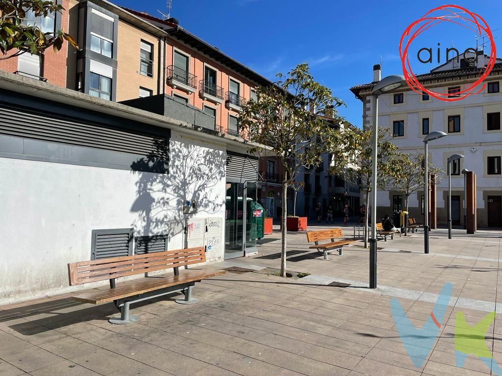 Le ofrecemos la oportunidad de adquirir una plaza de garaje en propiedad en pleno centro de Villava. Se trata de una plaza de garaje con fácil maniobra y amplia para cualquier vehículo, incluso vehículos todoterreno. Situada en pleno centro del pueblo, con esta plaza de garaje resolverá sus problemas de aparcamiento, no lo dude y consúltenos.