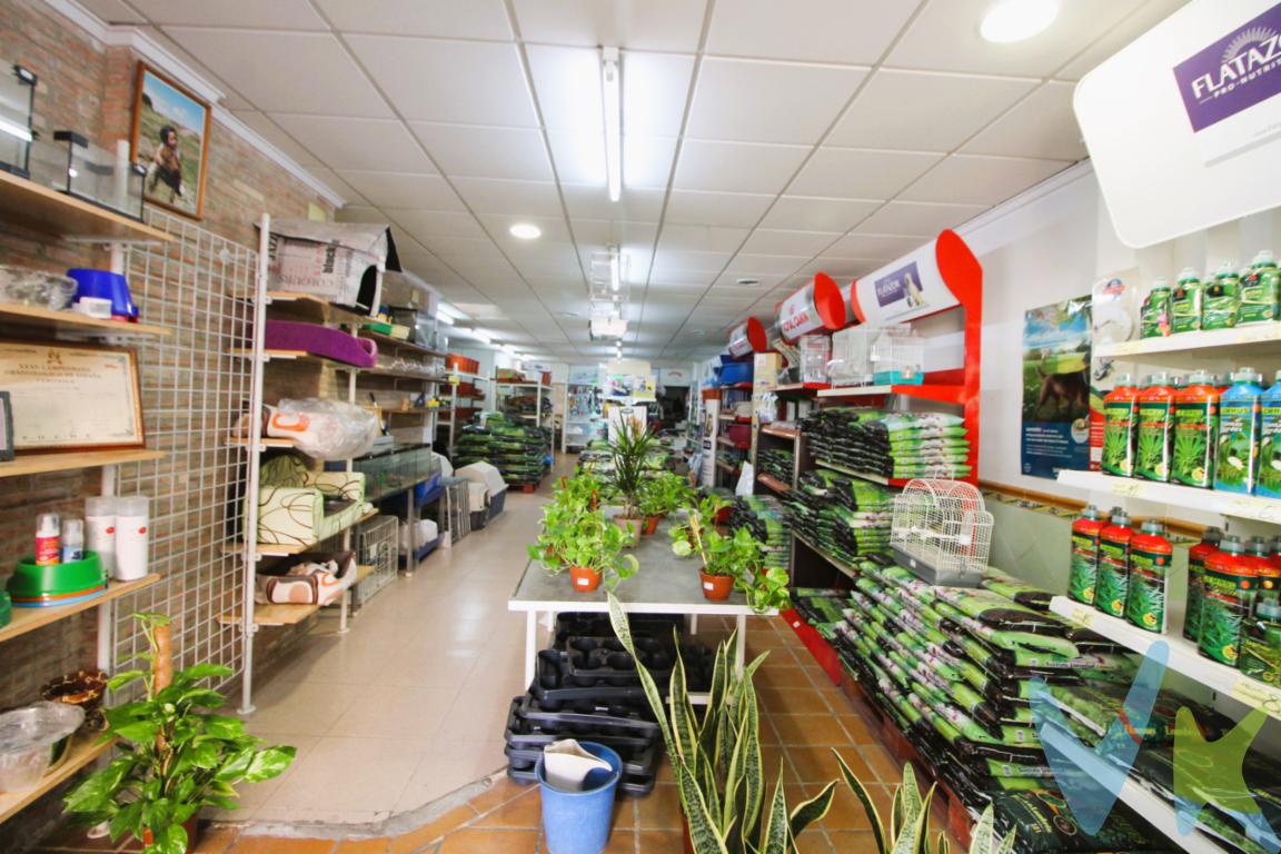  **Local Comercial a la Venta en Massamagrell: Oportunidad Única**Se ofrece un espacioso local comercial en el corazón de Massamagrell, ideal para emprendedores y negocios que buscan expandirse. Este inmueble, con una generosa superficie útil de 109 metros cuadrados y un total construido de 123 metros, representa una excelente oportunidad de inversión en una zona en constante crecimiento.Las líneas arquitectónicas han sido cuidadosamente seleccionadas para maximizar el uso del espacio, ofreciendo flexibilidad para adaptarse a cualquier tipo de negocio, ya sea una tienda, oficina ,estudio o cumplir tu sueño si tu idea es tener una vivienda en planta baja diáfana en el corazón del pueblo .La ubicación es simplemente inmejorable. Situado en una zona estratégica de Massamagrell, este local cuenta con una excelente visibilidad desde la calle, lo que incrementa el flujo de potenciales clientes. La facilidad de acceso es otro punto a favor, siendo perfectamente accesible tanto para vehículos como para peatones. A pocos pasos, se encuentran paradas de transporte público y una gran variedad de servicios que simplifican el día a día. Además, dispone de todas las instalaciones básicas necesarias, listas para adecuarse a las exigencias de cualquier actividad comercial.Para quienes buscan una inversión rentable y con proyección de futuro, este local se presenta como la opción ideal. Cada metro cuadrado está optimizado para aumentar el potencial de su negocio, ya sea que planee inaugurarlo próximamente o abriendo otra sucursal.Aconsejamos visitar este inmueble sin compromiso para conocer de primera mano todas sus ventajas. La satisfacción de descubrir un espacio que se ajusta plenamente a sus necesidades bien vale la pena. Si sueña con establecerse en un lugar que combine funcionalidad, modernidad y excelente ubicación, esta es su mejor oportunidad.No deje pasar la ocasión de convertir este espacioso local en el nuevo impulso de su negocio. Llame para concertar una visita y compruebe por sí mismo lo que este establecimiento tiene para ofrecer. Estamos seguros de que superará sus expectativas.Por expreso deseo de los propietarios esta vivienda se comercializa en EXCLUSIVA, por lo que le garantiza un trato fácil, cómodo y sin interferencias. Rogamos no molesten a sus ocupantes o vecinos.Si usted es un profesional inmobiliario, no dude en llamarnos, estaremos encantados de colaborar en la venta de este inmueble.El precio ofertado no incluye impuestos, gastos de compraventa, ni honorarios de la agencia inmobiliaria. Anuncio no vinculante, puede contener errores. 
