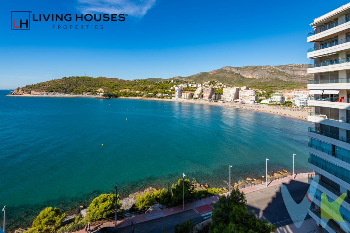  Descubre esta magnífica oportunidad de adquirir un encantador apartamento en la codiciada zona de Playa de la Concha, ubicada en el corazón de Oropesa del Mar. Se trata de un inmueble ideal para disfrutar del estilo de vida mediterráneo, perfecto tanto para vacaciones como para vivir todo el año. Este atractivo apartamento cuenta con 49 metros útiles y se encuentra en la octava planta de un edificio construido en 1966, lo que ofrece una perspectiva única y unas vistas impresionantes al mar.Al entrar en el apartamento, serás recibido por un ambiente luminoso y acogedor. Las dos habitaciones, diseñadas para maximizar el espacio, están completamente amuebladas y listas para ser habitadas. Cada habitación ha sido pensada para brindar confort, permitiéndote disfrutar de momentos de relajación mientras te deleitas con la brisa marina que llega a través de los ventanales.En la sala de estar, el espacio se abre a una encantadora terraza acristalada que se convierte en el lugar perfecto para disfrutar de un café matutino o una copa de vino al atardecer. Las vistas desde aquí son simplemente inmejorables, permitiéndote conectar con la belleza natural que rodea esta hermosa localidad costera. Imagina pasar tus días sintiendo la calidez del sol y la suavidad de la brisa marina en este exclusivo rincón.La cocina, que se encuentra equipada con electrodomésticos, proporcionandote funcionalidad y comodidad. Aquí, podrás preparar deliciosas comidas, ideales para compartir con familiares y amigos después de un día en la playa. Este espacio está diseñado para ser práctico y acogedor, permitiendo que la cocina se convierta en el corazón del hogar.Sin duda, uno de los aspectos más destacados de este apartamento es la piscina comunitaria. Perfecta para los días soleados, la piscina te ofrece un espacio de ocio y relajación a solo unos pasos de tu puerta. Ya sea que desees refrescarte después de un largo día en la playa o simplemente disfrutar de un buen libro junto al agua, este espacio se convierte en tu pequeño paraíso privado.La cercanía a diversas opciones de transporte es otro punto a favor de este inmueble. Tanto la estación de tren como la parada de autobús se encuentran en las inmediaciones, facilitandote el acceso a otras ciudades y a maravillas del litoral. Esto es un gran plus para quienes buscan un estilo de vida activa y aventurero, permitiéndote explorar todo lo que la Costa del Azahar tiene para ofrecerte.La localización del apartamento es inmejorable. Situado en una zona tranquila, te permitirá disfrutar de la serenidad y el ambiente relajante que se respira en Oropesa, mientras que la cercanía a la playa te asegura disfrutar de días de sol y mar. La combinación de tranquilidad y acceso a servicios y actividades hace que este inmueble sea una opción imbatible.Por todo lo mencionado, este apartamento en Oropesa del Mar se presenta como una oportunidad que no puedes dejar pasar. La combinación de ubicación, comodidades y la presencia de vistas al mar convierten este espacio en un lugar ideal para disfrutar de la vida costera. Te invitamos a visitarlo y enamorarte de todo lo que este hogar tiene preparado para ti. 