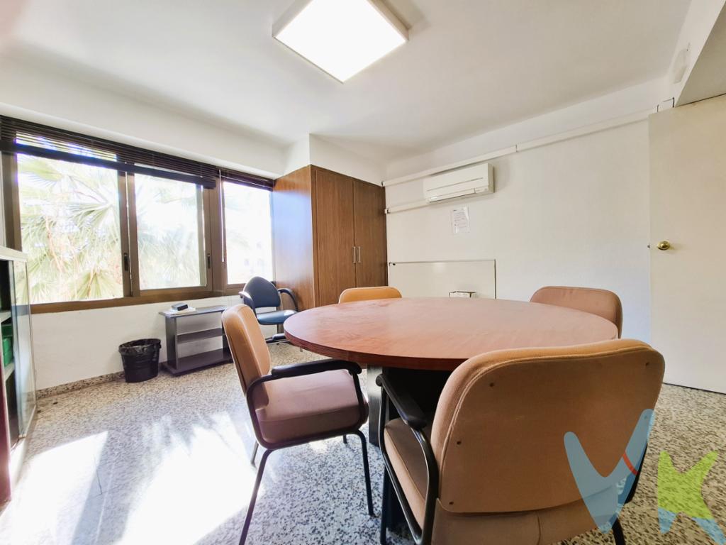  Se pone a la venta una magnífica oficina ubicada en la dinámica zona de El Grao, en Castellón de la Plana. Este espacio es ideal para emprendedores o empresas que buscan una ubicación estratégica que potencie su visibilidad y accesibilidad. La propiedad cuenta con una superficie útil de 93 metros cuadrados, brindando un amplio espacio para todo tipo de actividades.Ubicada en la planta primera, esta oficina ofrece una distribución óptima que permite una perfecta adaptación a las necesidades de cualquier negocio. La dimensión total construida asciende a 109.9 metros cuadrados, lo cual refuerza su amplitud y funcionalidad. Este espacio se encuentra en un edificio construido en 1977, que ha mantenido su solidez estructural a lo largo de los años, garantizando seguridad y estabilidad.La oficina se sitúa en un área próspera y vibrante, rodeada de todos los servicios necesarios para facilitar el día a día de cualquier organización. Gracias a su localización, se beneficia de una excelente conectividad con el resto de la ciudad, permitiendo un fácil acceso tanto para empleados como para clientes. Además, su proximidad a otros comercios y entidades del sector asegura un ambiente inmejorable para el desarrollo profesional.El interior permite la creación de despachos individuales, áreas de coworking o salas de reuniones, sin comprometer la comodidad de sus ocupantes. Las posibilidades de diseño son infinitas, brindando la oportunidad de crear un espacio eficiente y personalizado que respalde la imagen de cualquier empresa.Uno de los mayores atractivos de esta propiedad es su capacidad para recibir iluminación natural durante todo el día, lo que no solo mejora el ambiente laboral, sino que también contribuye al bienestar del equipo. Este aspecto es fundamental en el diseño de oficinas modernas, donde el bienestar de los empleados es primordial. Además, la iluminación natural ayuda a reducir el consumo energético, convirtiéndola en una opción sostenible.La ubicación en El Grao es clave para quienes valoran un entorno de trabajo en una zona costera y rica en actividades económicas. La cercanía al puerto convierte a este lugar en un punto de intercambio esencial para numerosas industrias. No desaproveche la oportunidad de establecer su negocio en una de las zonas con mayor proyección de crecimiento y potencial en la ciudad de Castellón.Esta oferta representa una excelente oportunidad de inversión dada la calidad y el potencial de la ubicación. Los interesados tendrán la chance de visitar la oficina y comprobar personalmente las posibilidades que ofrece. Para obtener más información o concertar una visita, no dude en ponerse en contacto. Esta flamante oficina reúne todos los requisitos para convertirse en la sede de su próximo éxito empresarial. Anímese a conocer este espacio que puede llevar a su organización al siguiente nivel.Posibilidad de financiación hasta el 100%, pregúntanos y te haremos un estudio gratuito. Agencia Registrada con el número 1.399 en el Registro Obligatorio de Agentes Inmobiliarios de la Comunidad Valenciana. Puede consultar en la web de la GVA. Gastos e impuestos no incluidos en el precio. A título orientativo, en segundas transmisiones, el comprador abonará el Impuesto sobre Transmisiones Patrimoniales (ITP), cuyo tipo general en la Comunidad Valenciana es el 10% (*) sobre la base imponible, que será el mayor valor entre precio de compraventa, tasación o valor de referencia catastral. Gastos de notaría y Registro de la Propiedad: aproximado entre 1.000 y 2.000 euros (aranceles variables según precio, número de copias y complejidad). El comprador escoge libremente notario. El vendedor asume, por ley, los gastos que le correspondan, salvo pacto contrario. Si se precisa hipoteca, tasación, condiciones y costes bancarios según entidad elegida por el comprador; así como los gastos de gestoría y cualesquiera otros inherentes a la formalización de la compraventa. De acuerdo con la ley, no se incluyen en el precio otros gastos o tributos que legalmente correspondan al comprador. Los honorarios de intermediación inmobiliaria al vendedor no incluidos en el precio. Los honorarios de intermediación inmobiliaria al comprador: 2,2% + IVA calculados sobre el precio de venta con un mínimo de 3.000 euros + IVA(*) Consultar condiciones concretas según circunstancias personales o régimen fiscal aplicable. Puedes llamar al 722461985 y te informaremos de tu caso en concreto.El consumidor tiene derecho, conforme a la normativa vigente, a disponer de información y documentación adicional relativa al inmueble y condiciones de la compraventa, accesible en la sede física de la agencia situada en Avenida Rey Don Jaime nº74, 7ºB, Castellón de la Plana. La agencia actúa exclusivamente como intermediaria en la operación. Cualquier compraventa y sus condiciones quedan sujetas en todo caso a la aceptación expresa del vendedor del inmueble y a la posterior formalización del correspondiente contrato. El presente anuncio tiene carácter meramente informativo: la información suministrada se corresponde con la disponible a la fecha de publicación, pudiendo variar en función de las circunstancias o actualizaciones legales, contractuales y fiscales. 