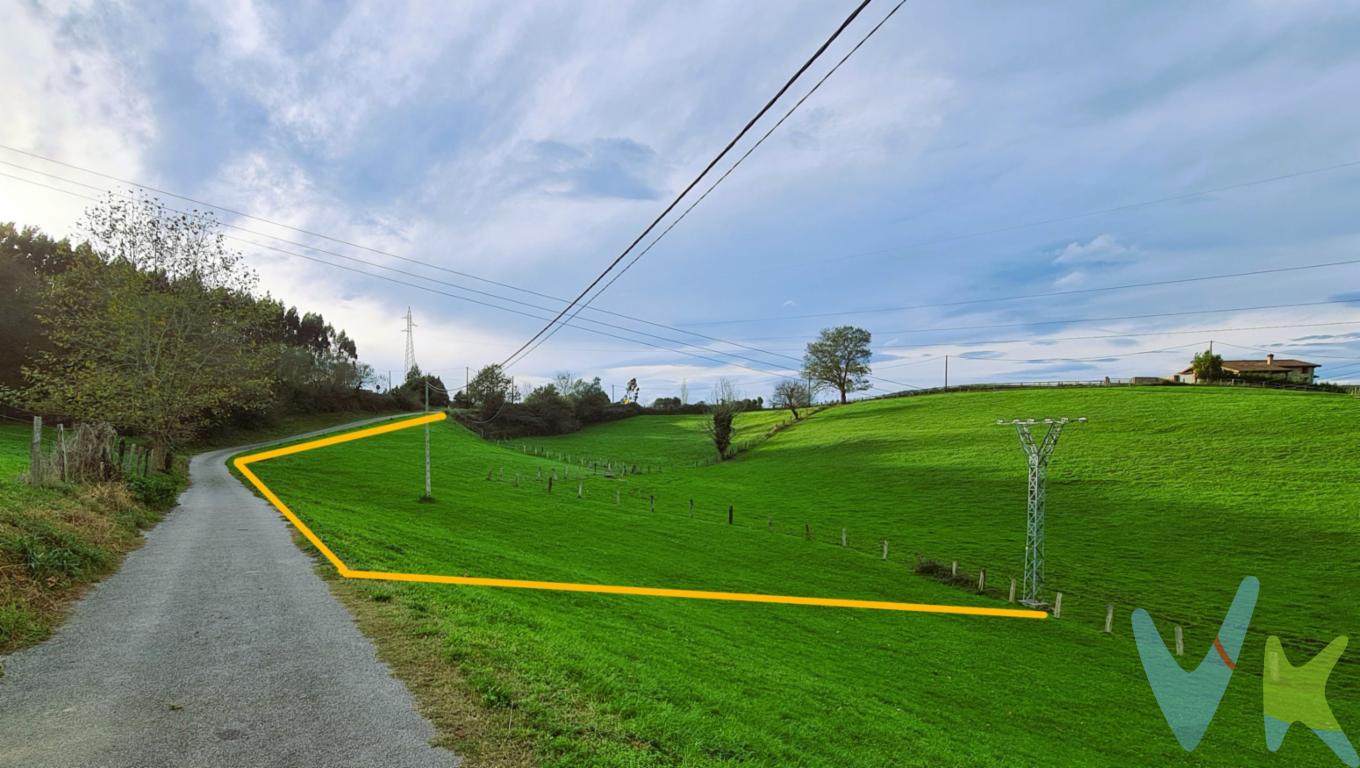 Terreno catalogado agrario, en entorno natural y tranquilo, muy bien comunicado. Indicado para plantación o mero esparcimiento y recreo. Acceso asfaltado, situado a 2km del acceso a la autovía Santander-Bilbao, a 8 km de Somo y sus playas, y a 4km de Solares.