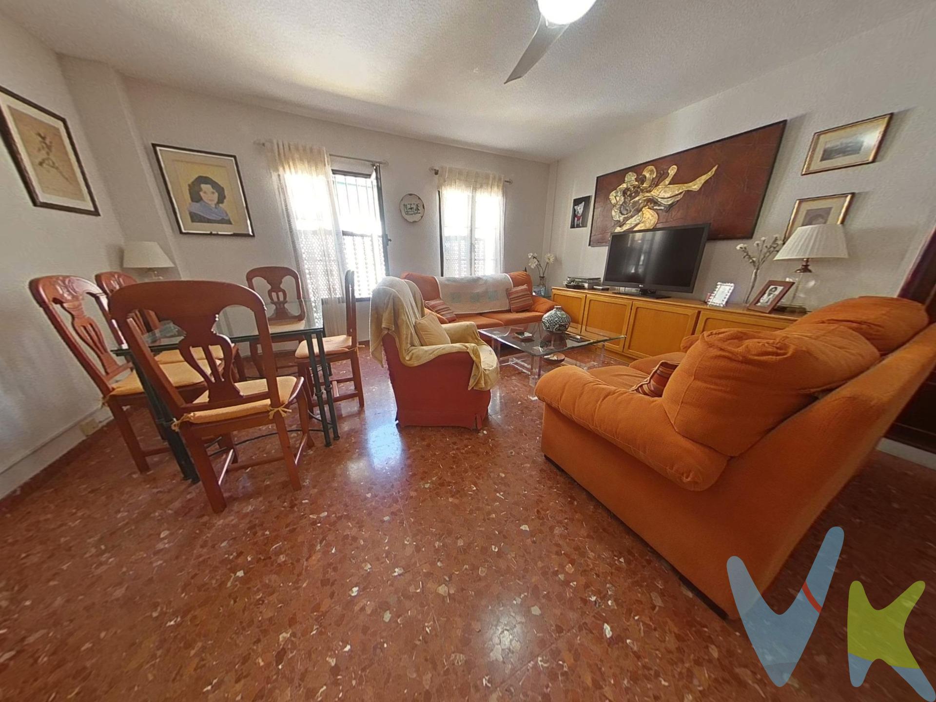 Descubre esta magnífica casa adosada en el encantador barrio de Santa Marina, a solo dos minutos de la Plaza de Colón. 🏡✨ Con una superficie construida de 109 m2 distribuidos en tres plantas, esta propiedad ofrece un diseño funcional y cómodo que se adapta perfectamente a tus necesidades. En la planta baja, serás recibido por un amplio salón con chimenea 🔥 perfecto para disfrutar momentos acogedores junto a tu familia o amigos. La cocina completamente equipada 🍽️ hará las delicias del chef que llevas dentro y hay también un aseo para mayor comodidad. Subiendo al primer piso encontramos tres espaciosos dormitorios; uno doble ideal para descansar 😴 acompañado por un elegante baño 🌟 que aporta estilo y confort. . La segunda planta es todo lo que necesitas: otro salón versátil 🎮 donde puedes instalar tu sala de juegos o cine en casa, además cuenta con otro baño adicional 👌y un dormitorio pensado especialmente para invitados 💼. No te olvides mencionar su terracita privada ☕📖 ¡el lugar perfecto para disfrutar esas suaves mañanas!. Para mantenerte fresco durante los meses más cálidos ❄️, cada estancia está equipada con splits aire acondicionado mientras el suelo cerámico le da ese toque moderno ✨ tan deseado hoy día! Los armarios empotrados son otra ventaja añadida brindando organización y amplitud 📦. No podemos olvidar incluir cochera 🚗🧳 Y trastero ubicados dentro mismo de comunidad facilitándote así tener todo debidamente organizado sin complicaciones adicionales. ¡Ven a visitarla pronto! Te enamorarás ❤️🏠. El comprador tendrá un coste adicional de un 2% más IVA del precio de venta final, por el servicio de gestión, asesoramiento y formalización del proceso de compra. Este importe no está incluido en el precio publicado en venta. INFORMACIÓN ADICIONAL. Para cumplir con la normativa vigente tenemos a disposición del cliente el Documento de Información Abreviada D. I. A. Los precios indicados pueden sufrir alteraciones sin previo aviso. Los GASTOS DE LA COMPRA serán según ley (Notaria, Registro e Impuestos) y no están incluidos en el precio señalado. 