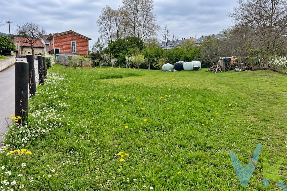 Se vende magnífica finca urbana de aproximadamente 700 m² en Renedo de Piélagos.La parcela es completamente llana y cuenta con todos los servicios a pie de finca.Ubicada en una zona tranquila pero perfectamente comunicada, se encuentra a un paso del núcleo urbano de Renedo de Piélagos, donde podrás disfrutar de todos los servicios necesarios en tu día a día: comercios, centros educativos, farmacias, ambulatorio, transporte...No dejes pasar esta oportunidad y ven a visitarla.Al comprador se le cobraran 1.000EUR más IVA de gastos de gestión inmobiliaria.Gastos e Impuestos no incluidos en el precio. Compra sujeta a ITP. El comprador se hará cargo de los costes de la escritura e inscripción en el Registro de la Propiedad.