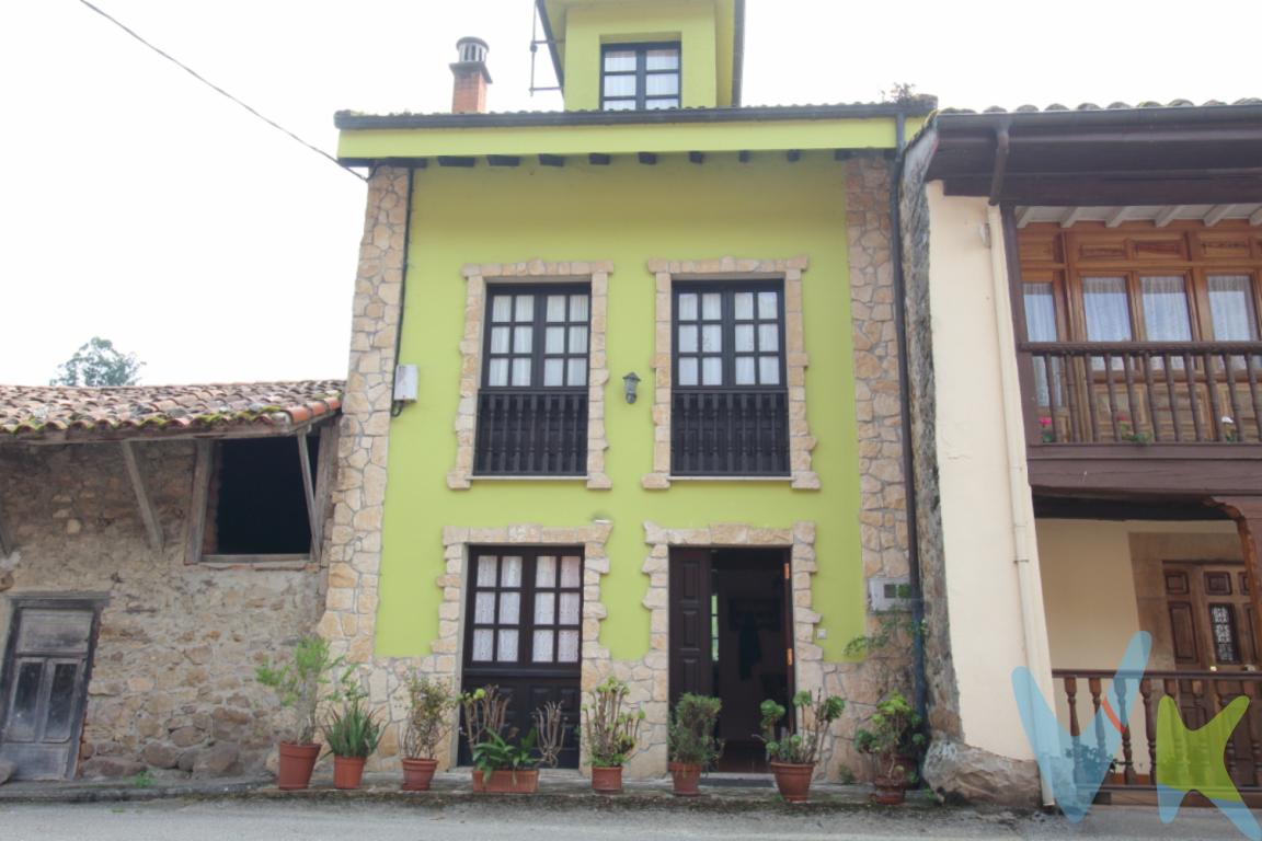 ¿ Sueña con tener una casa en Asturias con poco mantenimiento y económica ? Esta es su oportunidad : Estupenda casa lista para entrar, situada en el concejo de Piloña, en un pueblo típico Asturiano llamado Espinaredo. Es el pueblo con mas hórreos de Asturias. Se vende amueblada.La casa consta de tres plantas: Tiene tres amplias habitaciones, salón, cocina y dos baños completos.En la planta principal tenemos un amplio salón con una acogedora chimenea, un espacio ideal para descansar después de pasear por los valles y montañas de Piloña. La cocina se encuentra amueblada con todos los electrodomésticos. En la segunda planta tenemos dos amplias habitaciones, ambas con balcón, contraventanas de madera y con dos camas. En esta planta tenemos un baño completo con bañera. En la parte bajo cubierta tenemos una acogedora habitación, con mucho encanto y con vistas a las montañas. También hay un baño con bañera y ventana de velux. Toda la propiedad tiene mucho encanto, la calefacción es por radiadores eléctricos de bajo consumo y tiene agua caliente. En la casa se hizo una reforma integral : Fontanería, electricidad, ventanas y tejado. El precio incluye casi todos los muebles que figuran en las fotos. El pueblo se encuentra situado a 10 minutos de infiesto y a 40 minutos de Gijón. Si desea tener una casa lista para vivir, sin necesidad de ningún tipo de reforma, esta es su oportunidad. Una casa en Asturias en uno de los pueblos más bonitos. Tiene sendas muy agradables de realizar y todo tipo de servicios necesarios en Infiesto. No dude en llamarnos y conocerlo. Perfecta para segunda residencia o para sacar rentabilidad. El precio de la propiedad no incluye impuestos, gastos de registro ni notariales.