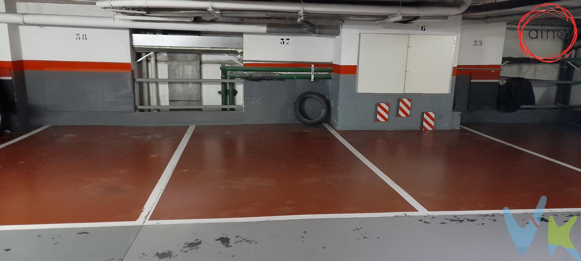 Se vende plaza de garaje en el segundo ensanche. En Av Carlos III, en pleno centro, disfruta de una plaza de garaje en propiedad. Medidas:. Ancho 2.50 m. Alto: 1.82 m  (1.64). Profundidad: 4.26 m. Altura de la entrada y salida del parking: 1.92 m